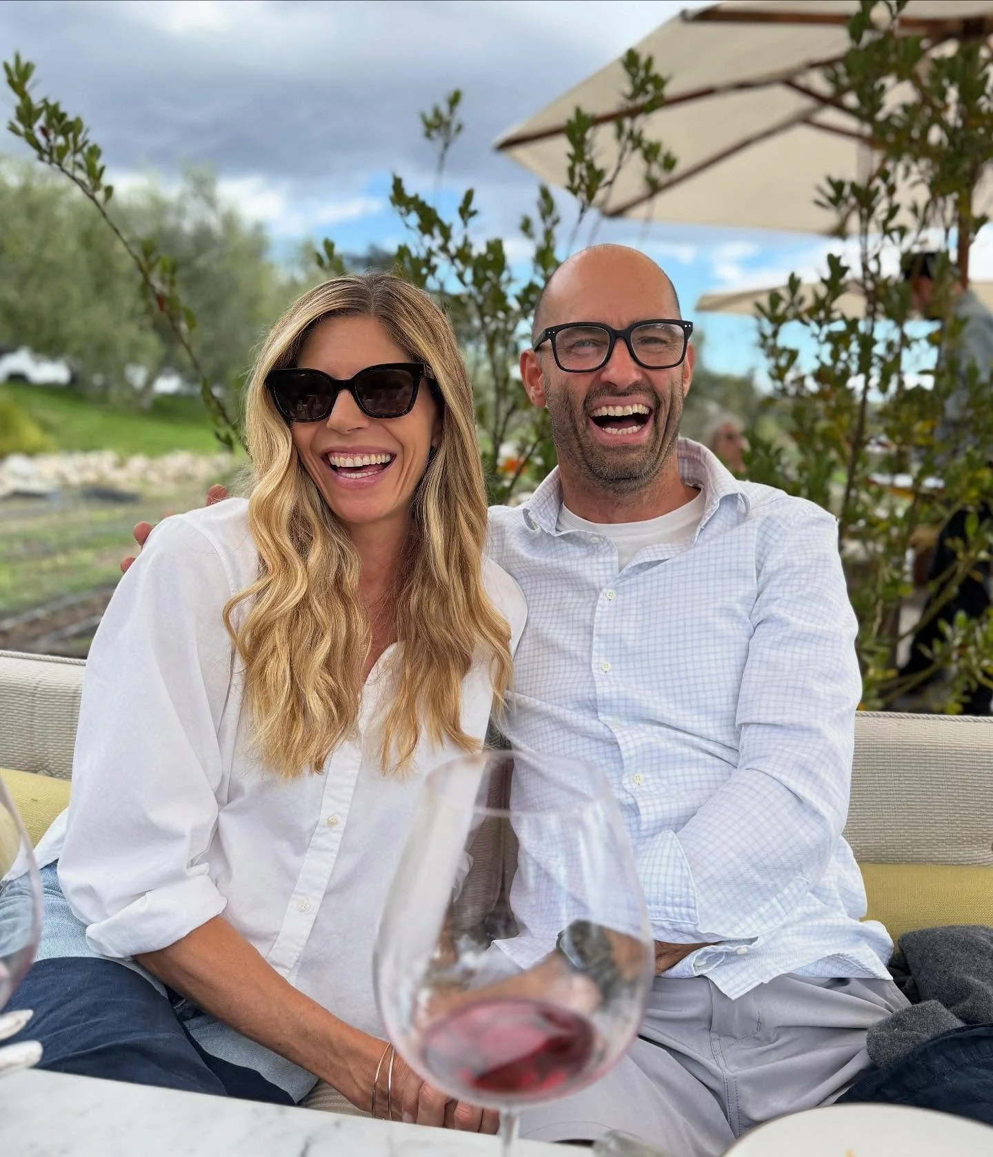 Hey guys,
I’ve got the best hack for cultivating more laughter as you age…
✨Fill your cup by spending TIME with people who bring smiles to your days✨ 
I love you @erikalmas and the sillier we get.