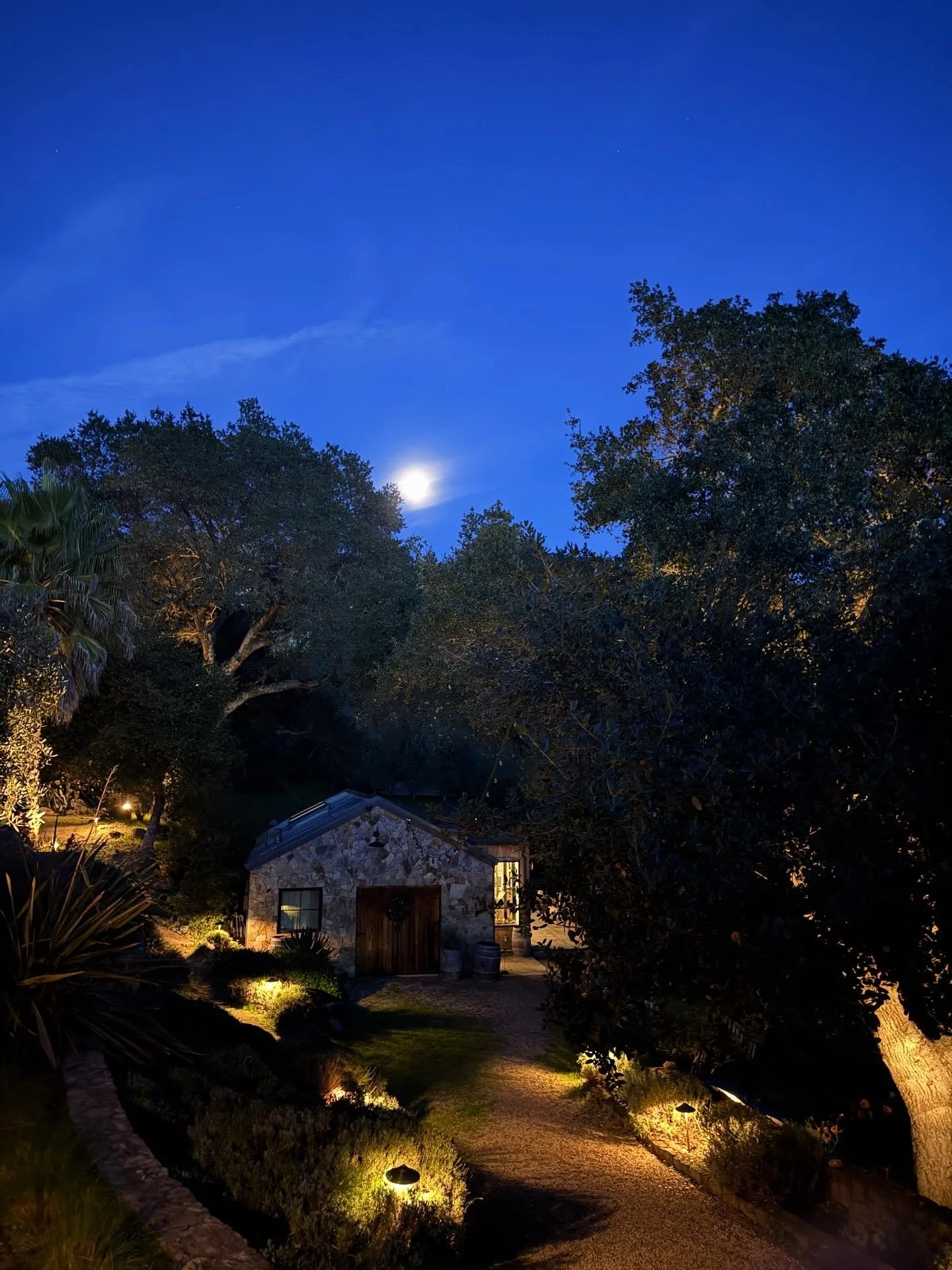 When you pause to look up and see the magic in the sky 🌕
Take a peek outside tonight if it hasn&rsquo;t captured your attention already✨
