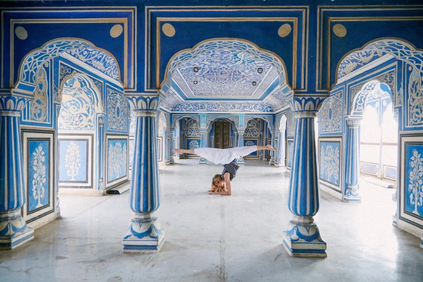 &ldquo;I AM GRATEFUL FOR _________&rdquo; fill in the blank. There&rsquo; a deep love I have for weaving mindfulness &amp; gratitude into the Vinyasa Yoga sessions I teach&hellip; 

In the new year, many people come to their mat seeking strength, fle