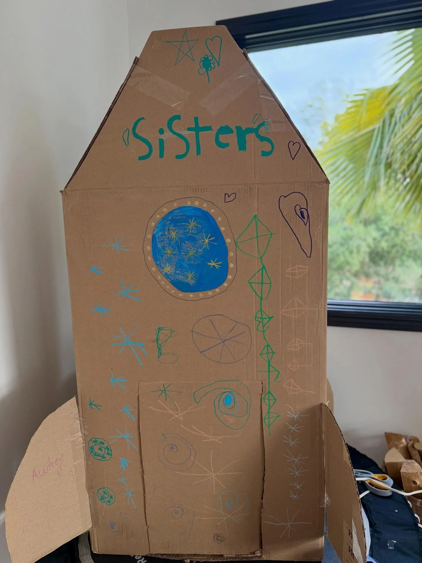 Just another day of creative magic illuminating corners of our home 🚀
While I often imagine a giant ceramic pot with a beautiful ficus tree in this corner&hellip; I know I have time to see that happen. 
Cardboard rocket ships with all the painted ga