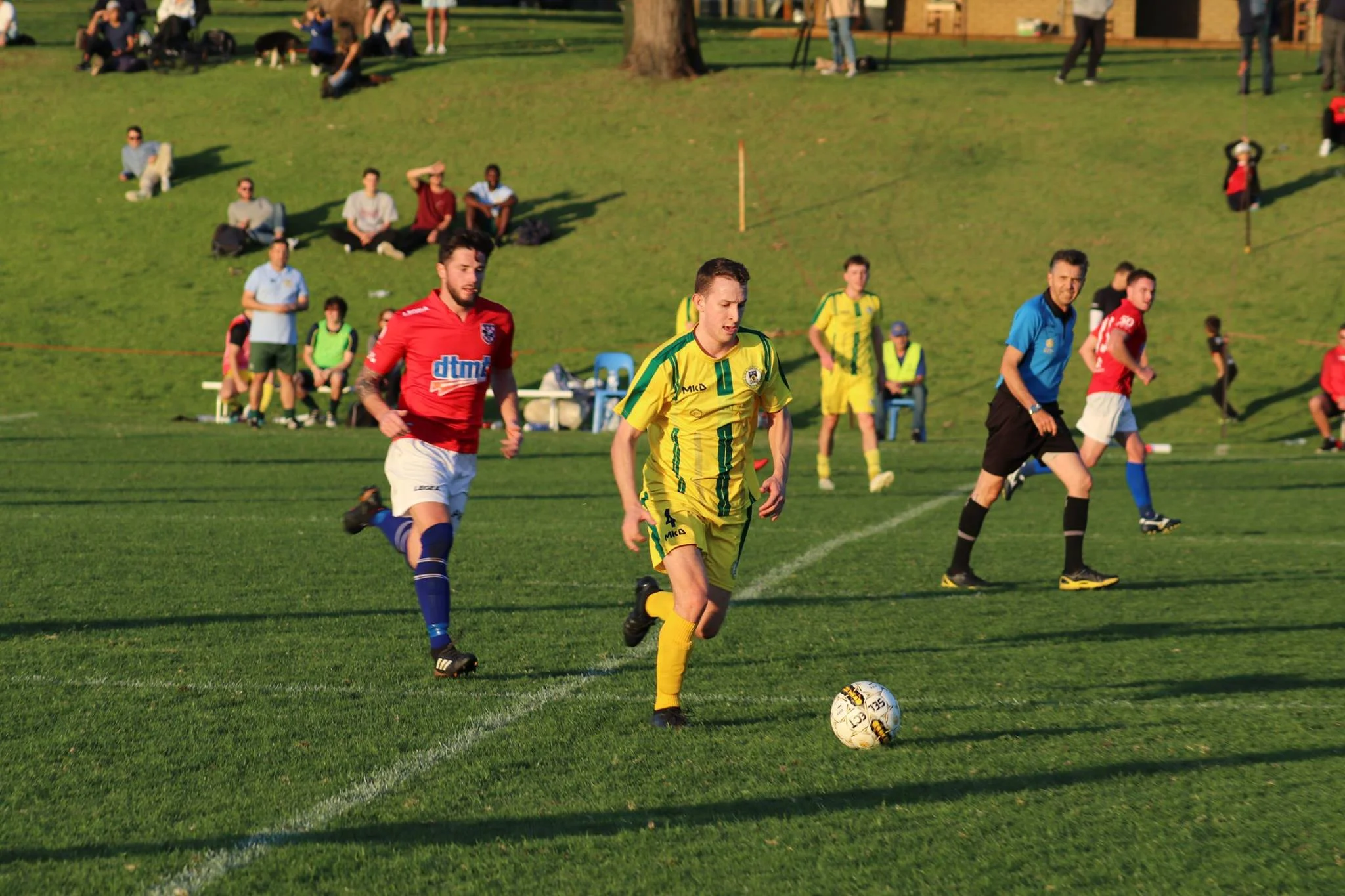 Lloyd Proud launches an attack in Round 8 - Credit: Gabriele Maluga