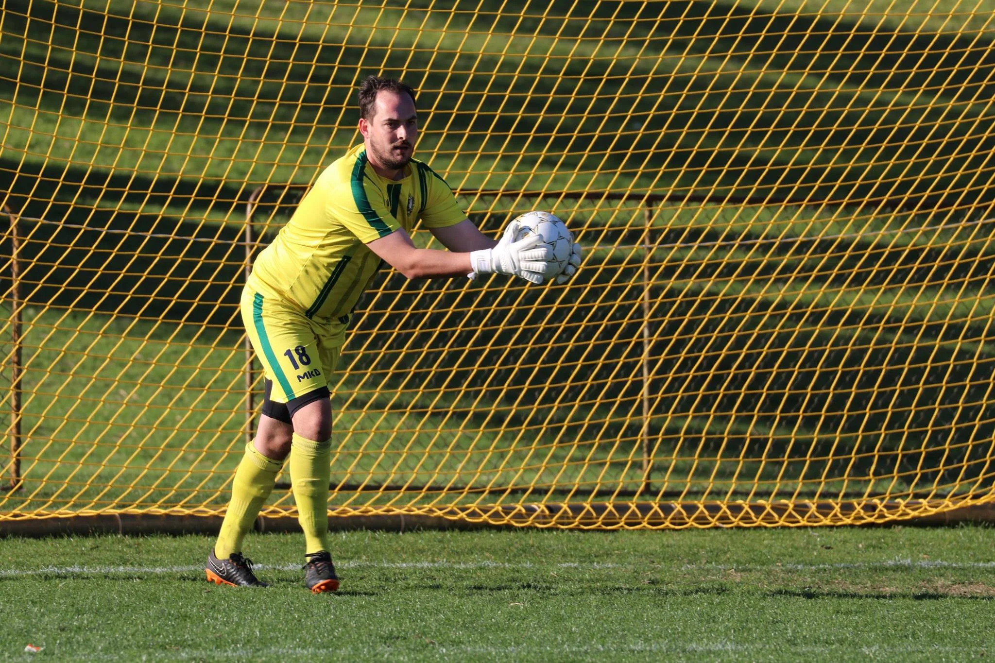'KEEPER ALEX PREECE COLLECTS THE BALL AGAINST SOUTH WEST PHOENIX - CREDIT: GABRIELE MALUGA