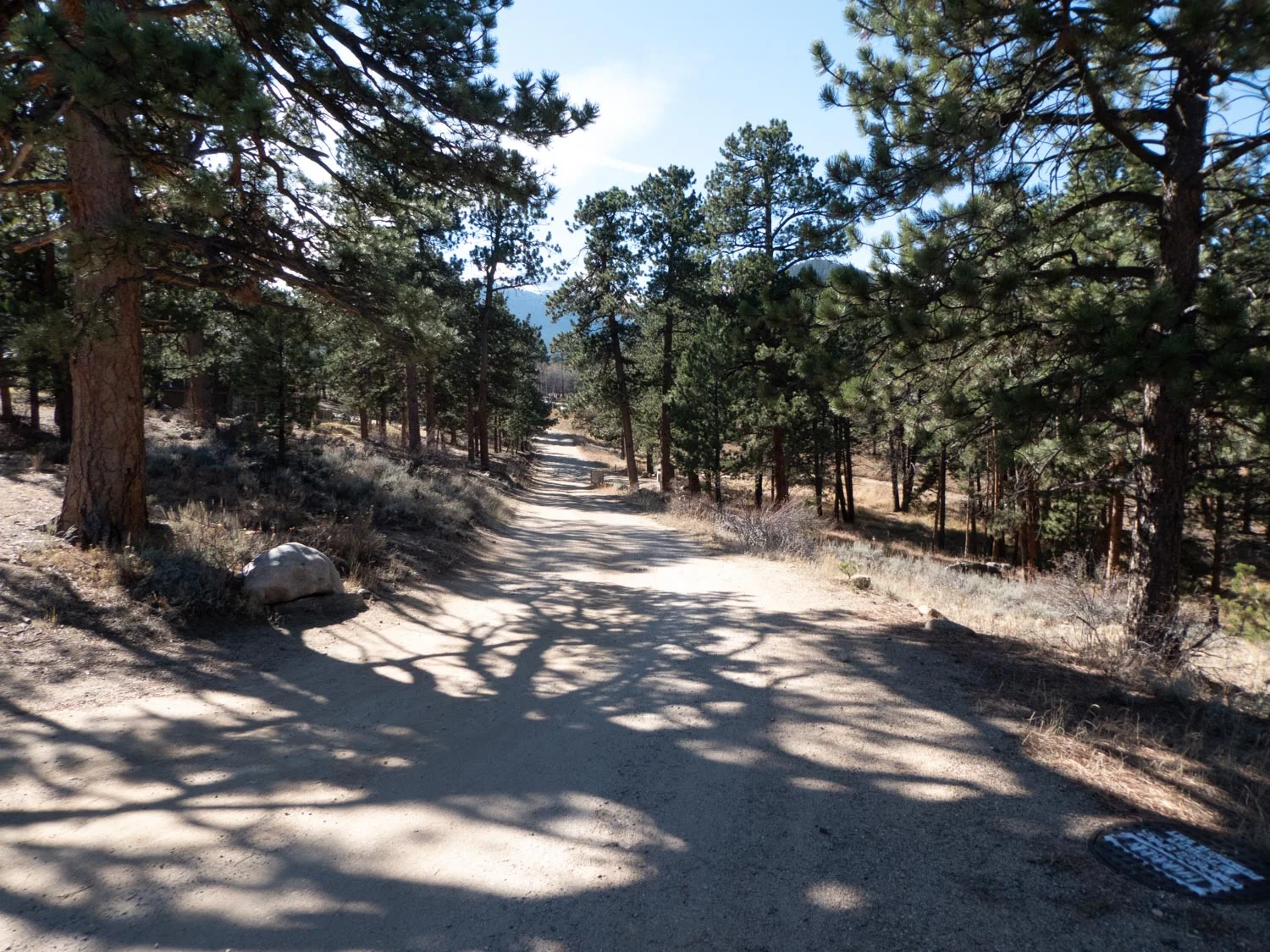 Short access road