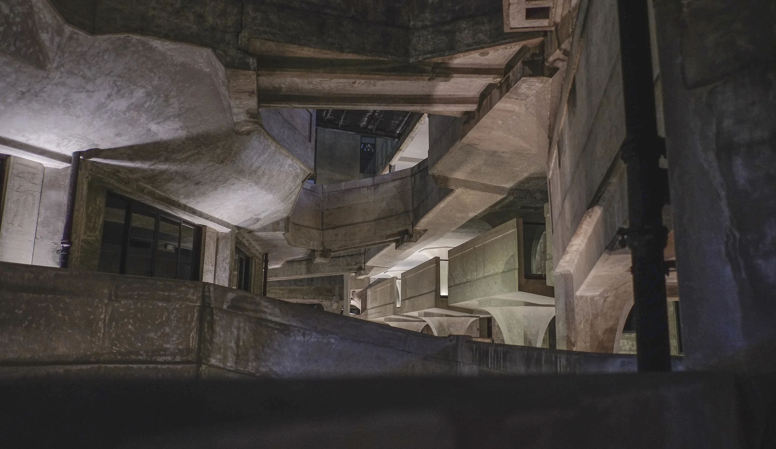 1933 Slaughterhouse 6.jpg