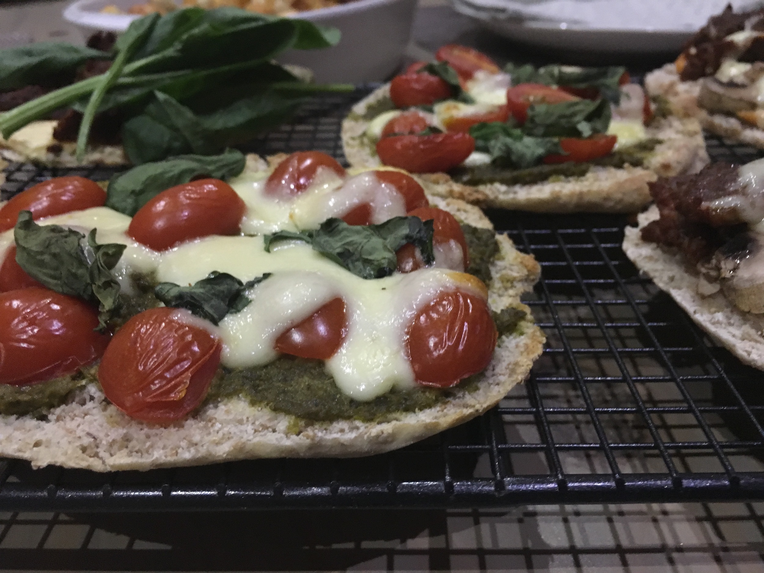  Caprese pita pizza with mozzarella, basil pesto and rosa tomatoes&nbsp; 