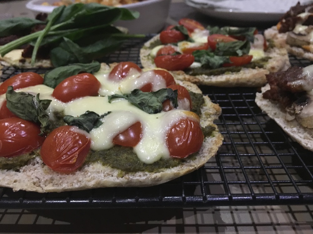  Caprese pita pizza with mozzarella, basil pesto and rosa tomatoes&nbsp; 