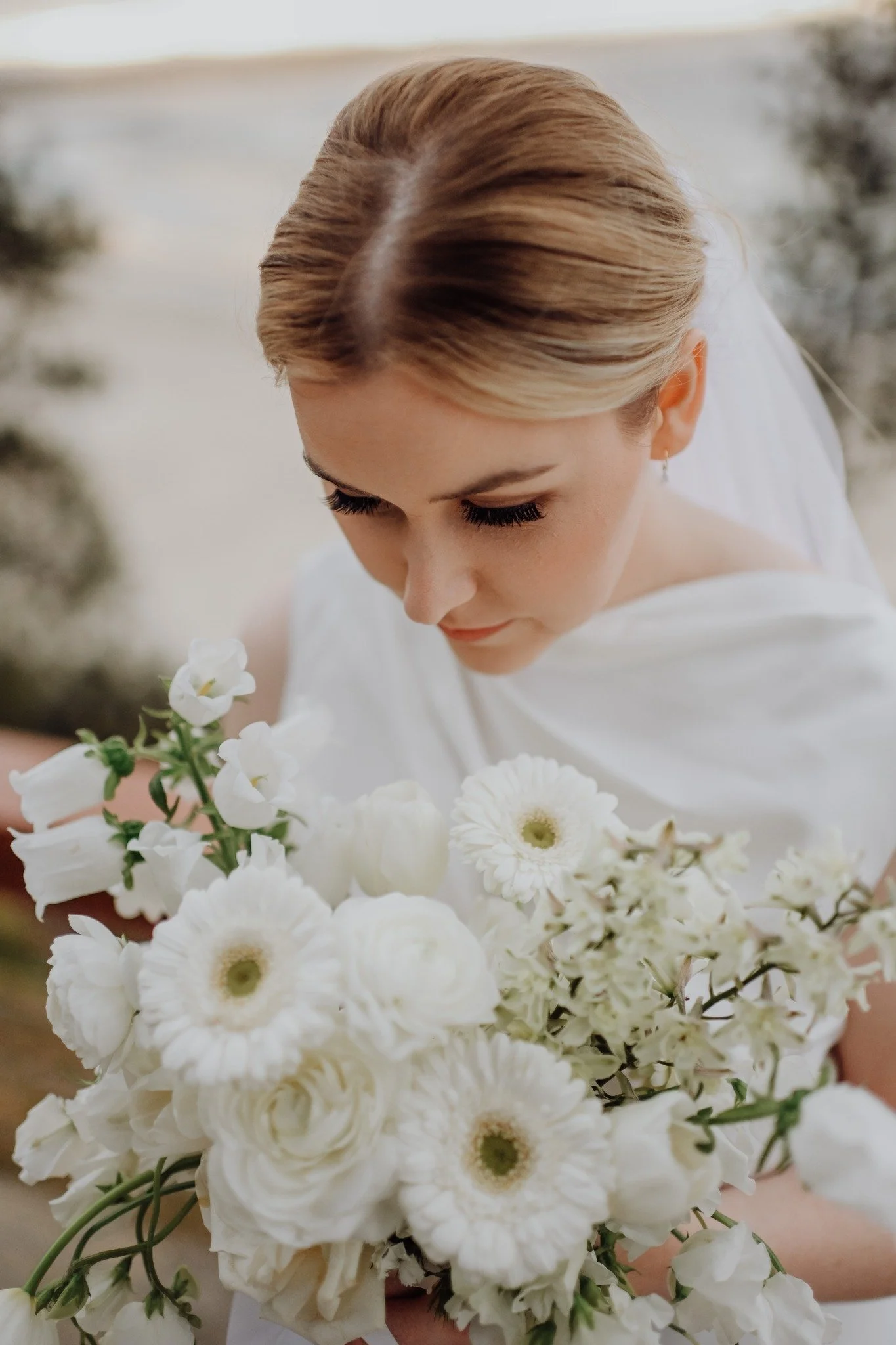 White bridal bouquet.jpg