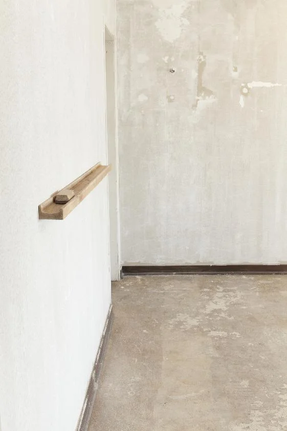 Apaga a dor , Pine, bondex and eraser, 156x8x5cm, 2018