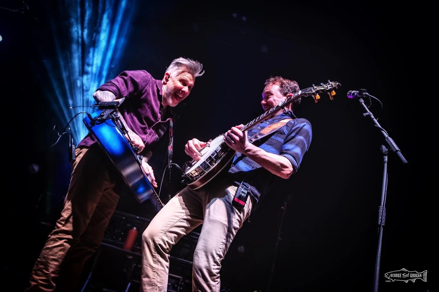 Home — The Infamous Stringdusters