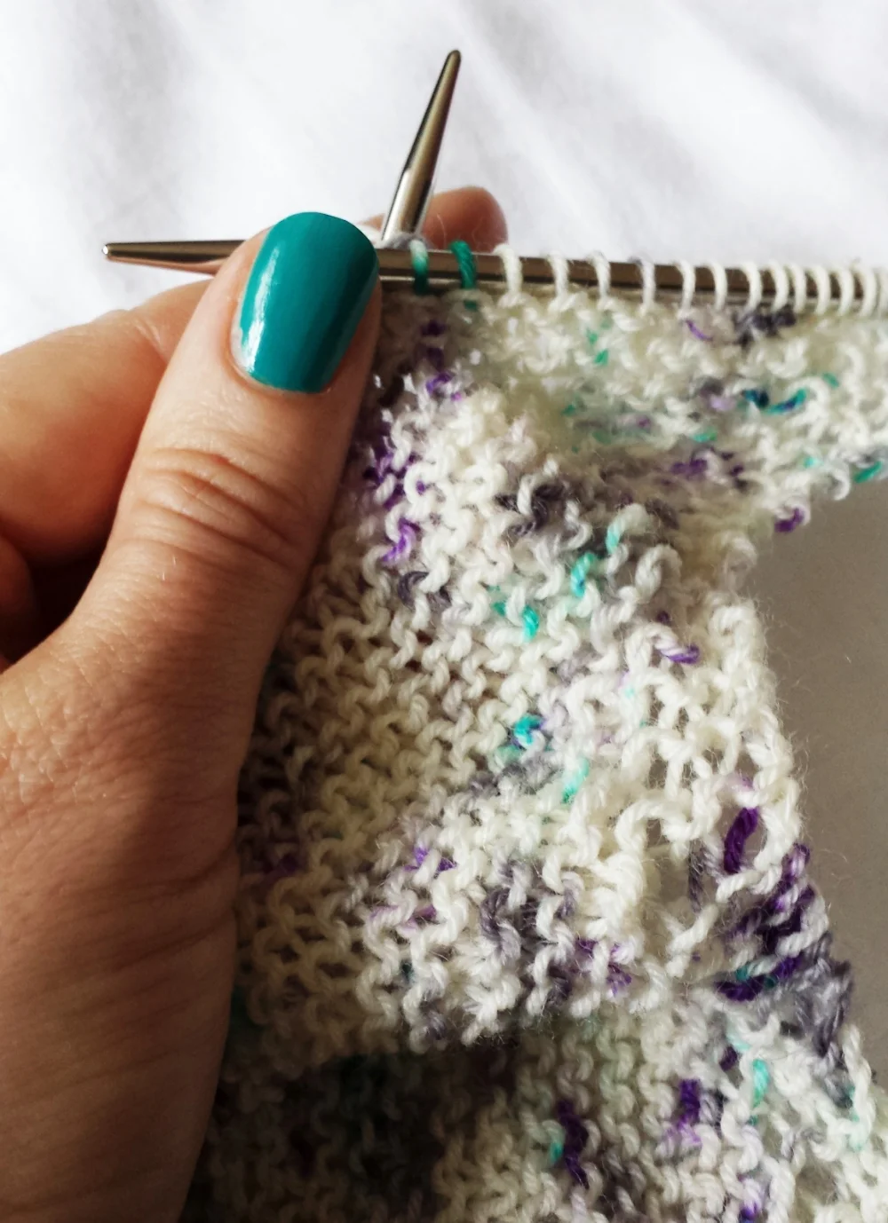 Knitting the Amulet shawl - in fabulous speckled yarn from Countess Ablaze.