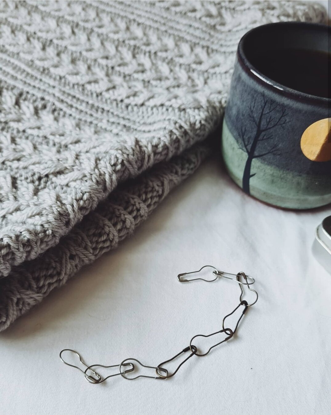 How to keep track of repeats in your knitting using bulb pins