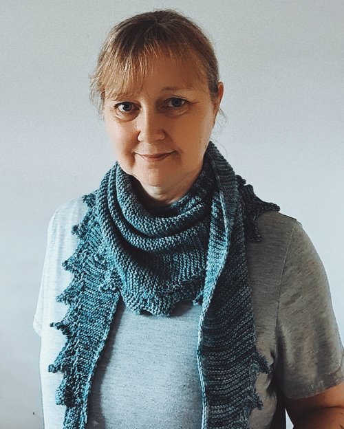 Do not disturb shawl by Louise Tilbrook