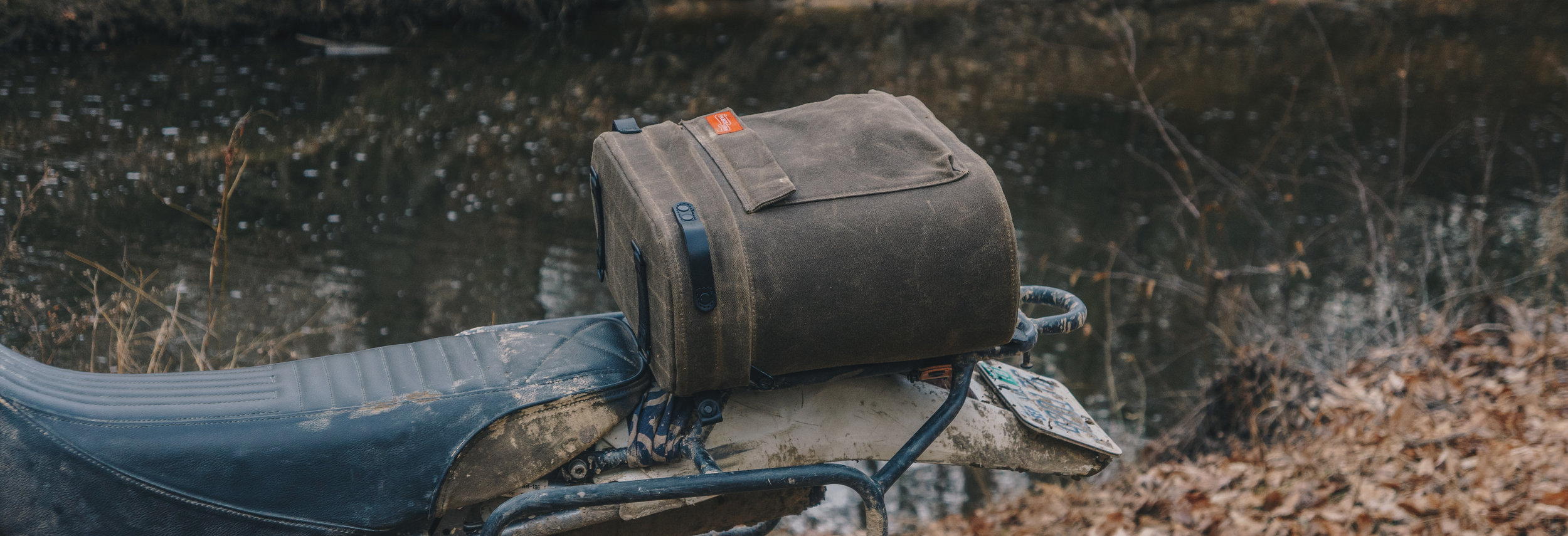 We used our Cam Buckle strap to help mount this saddlebag to the rear rack of this bike. Strap available here .