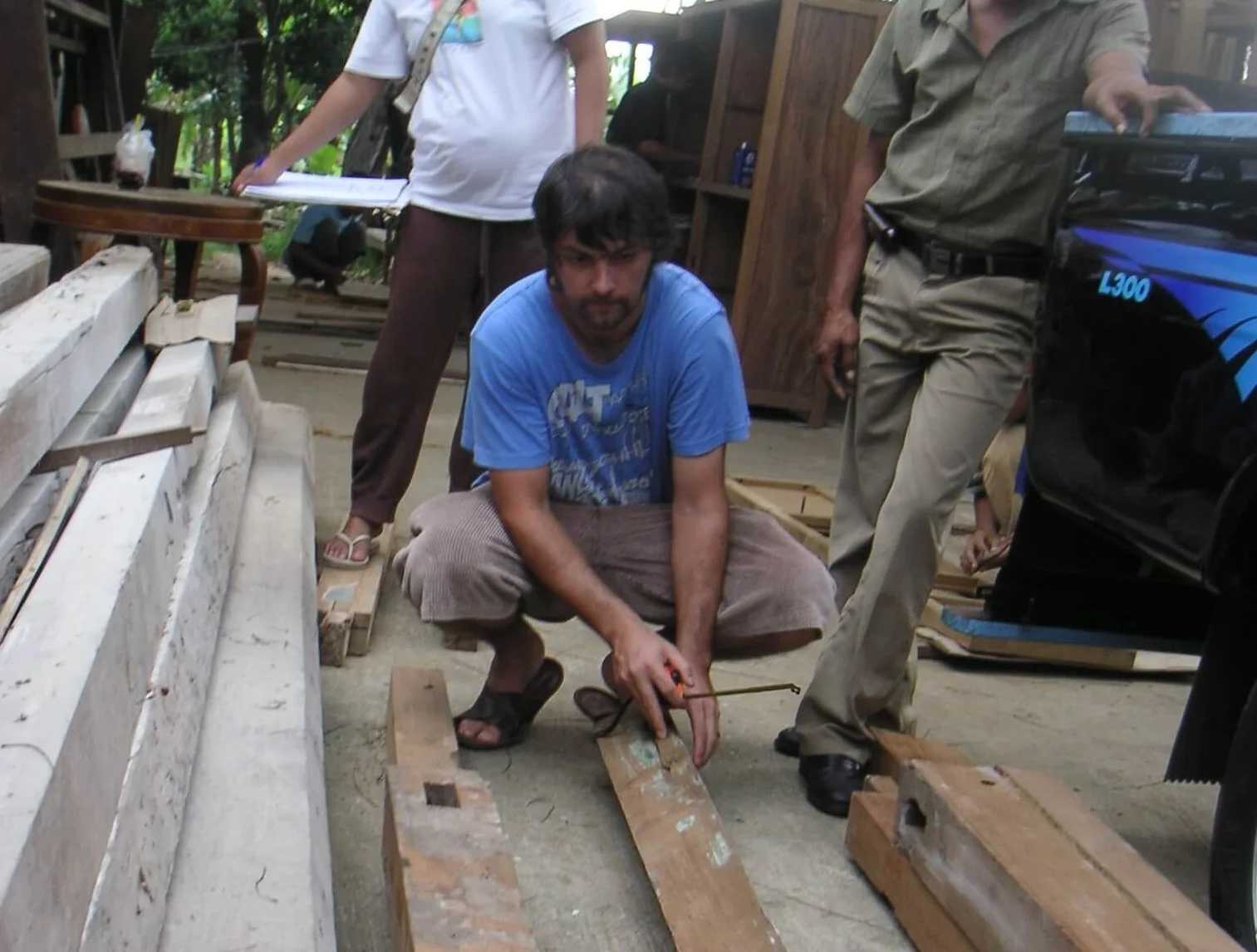 Recorriendo indonesia buscando teca