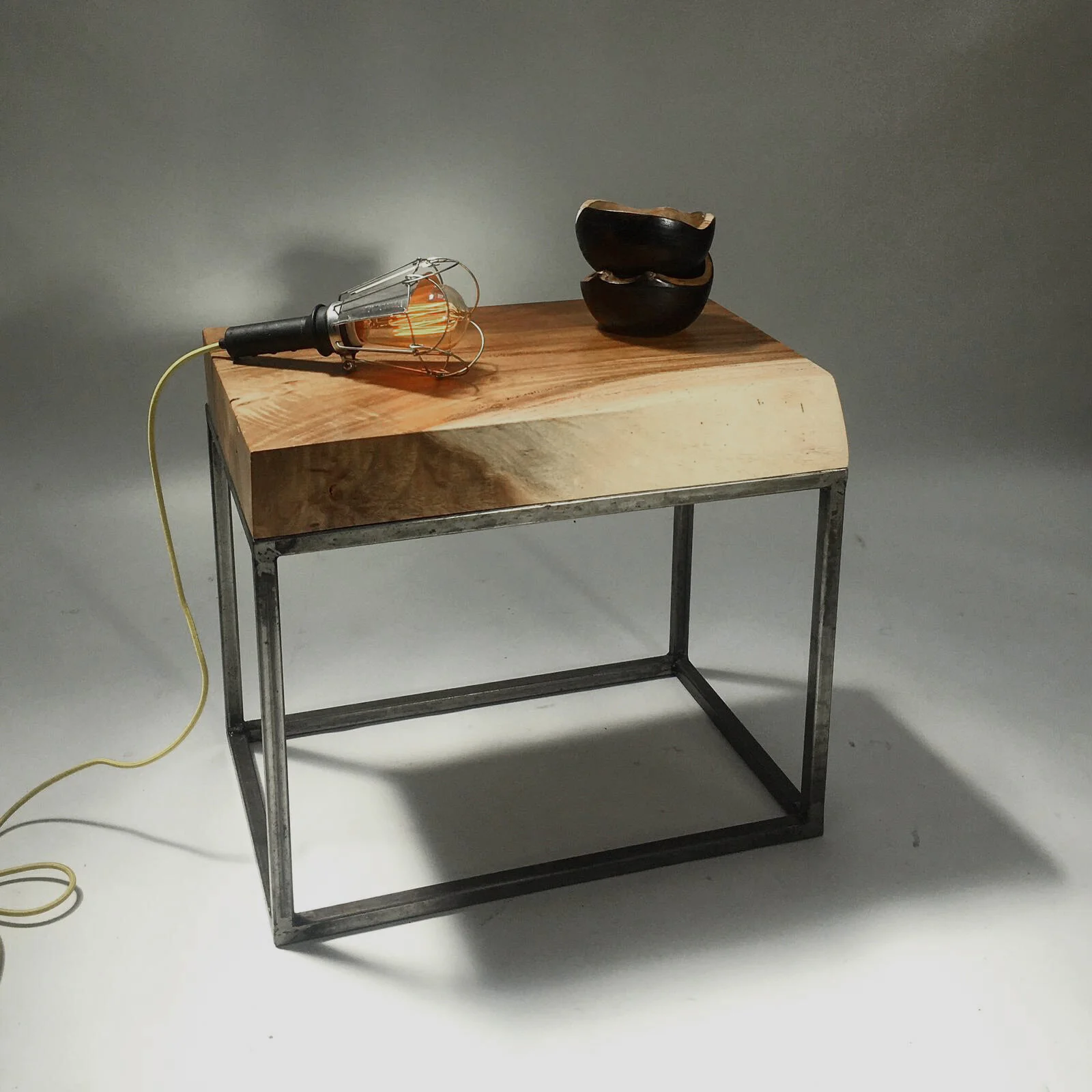 Mesita aux. hierro y madera 