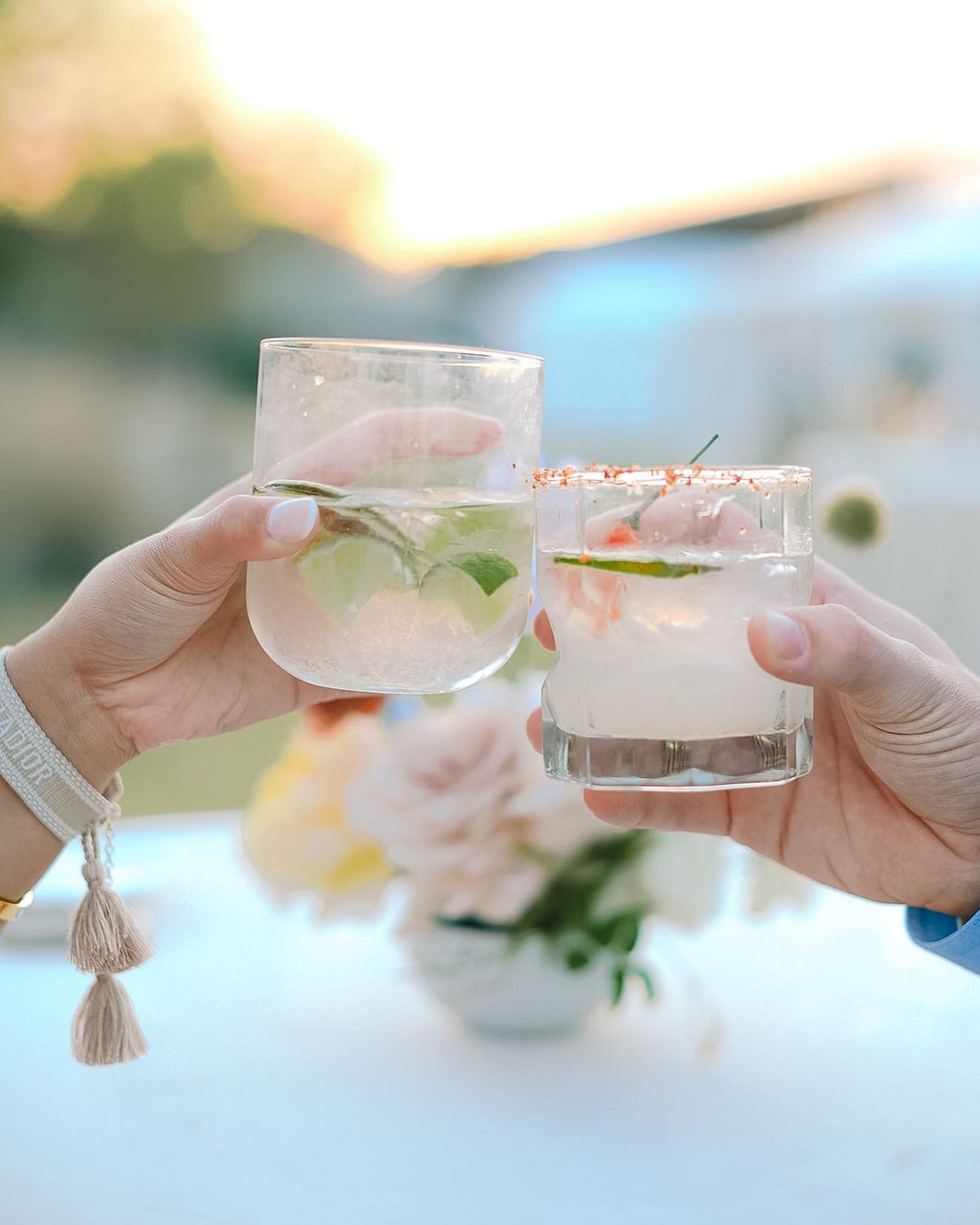 Cheers to the start of a beautiful weekend and to deliciously curated cocktails!
⠀⠀⠀⠀⠀⠀⠀⠀⠀
Venue LBJ Wildflower Centet
Photographer @graciebyrdjones 
Glassware @tablemannerstx 
Caterer @cravecateringtx 
Floral @clementine.botanical.art