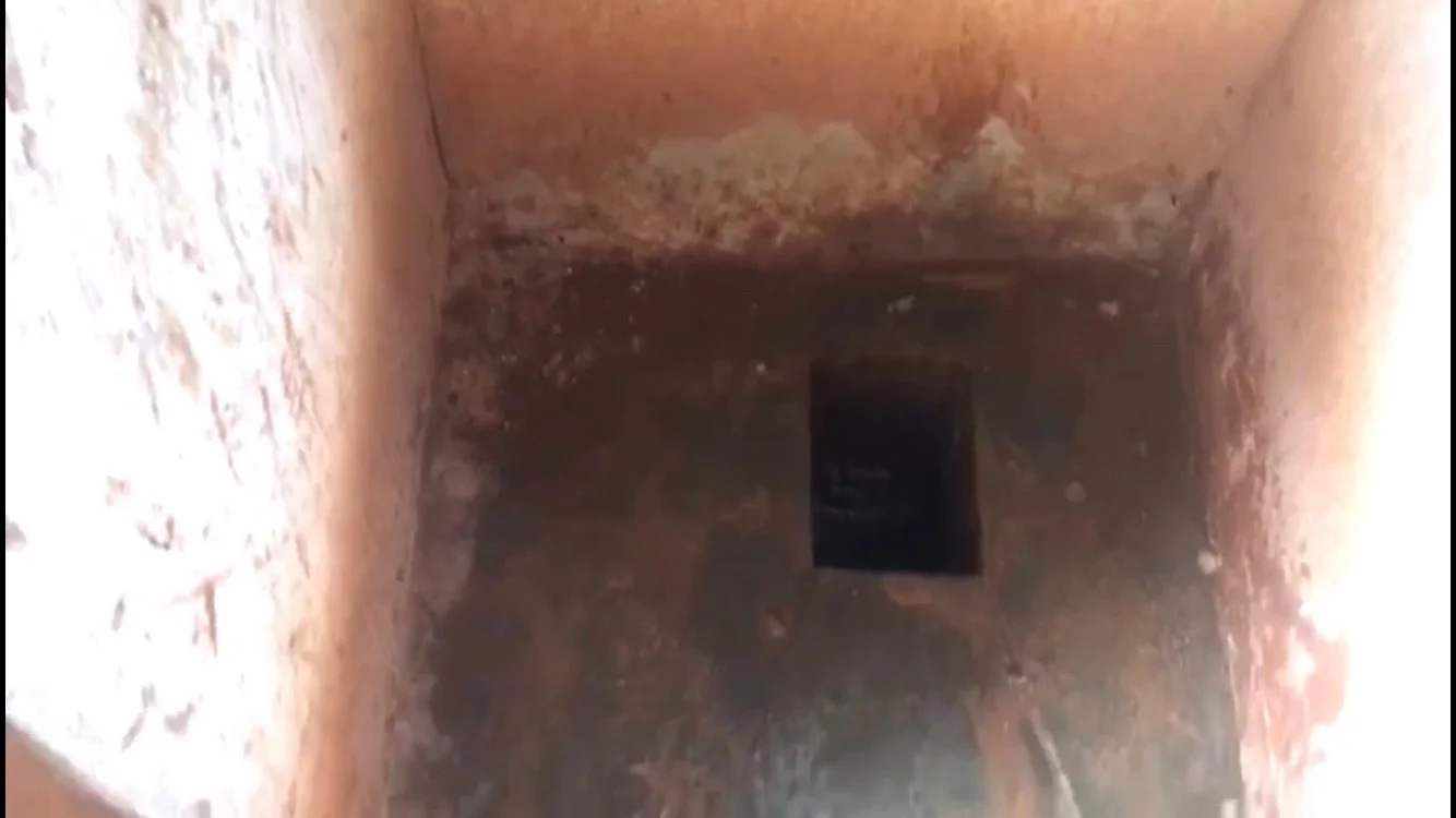 Latrine02.jpg