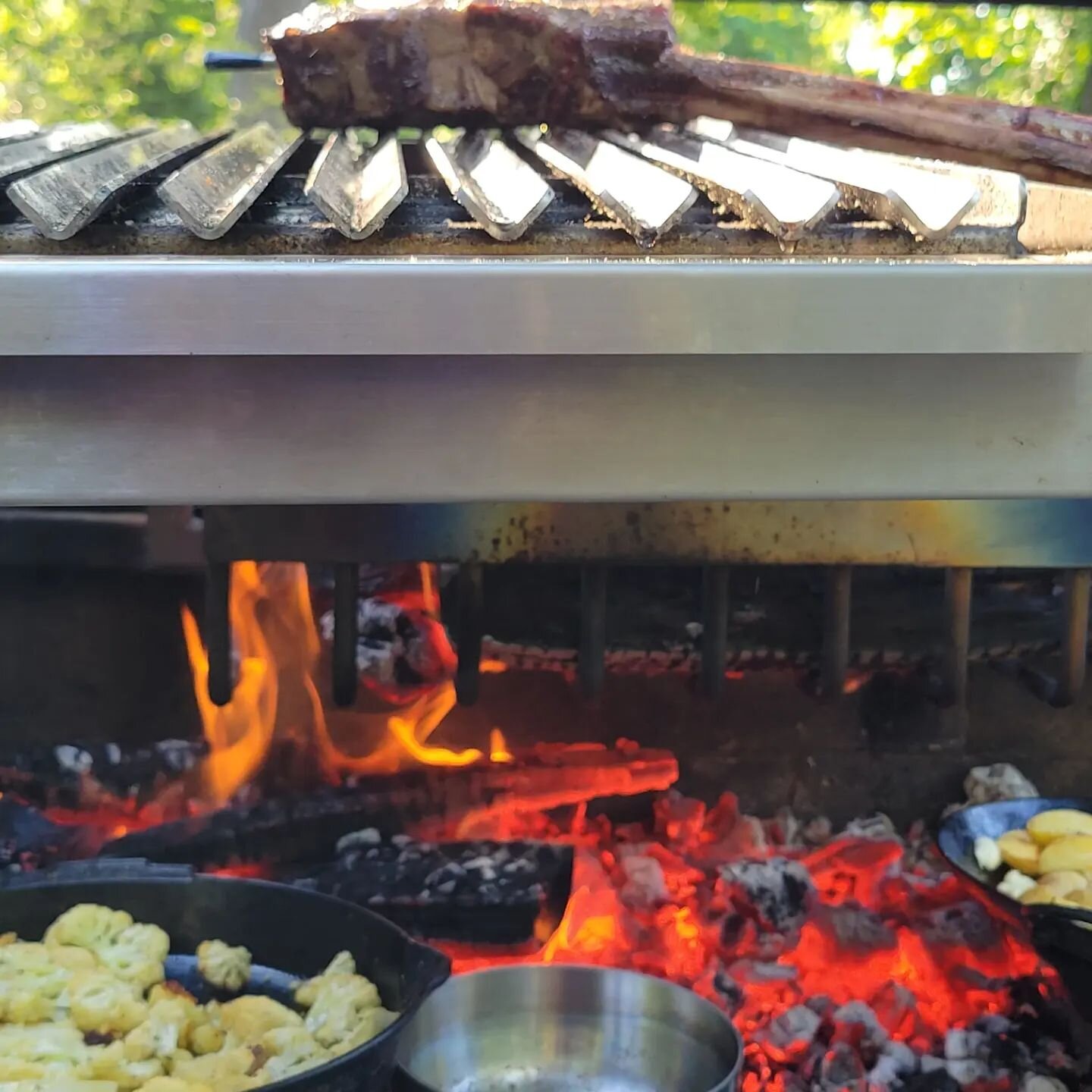 Cherry, oak, beef, veg and sunshine. #woodcooking #grilling #grillworks