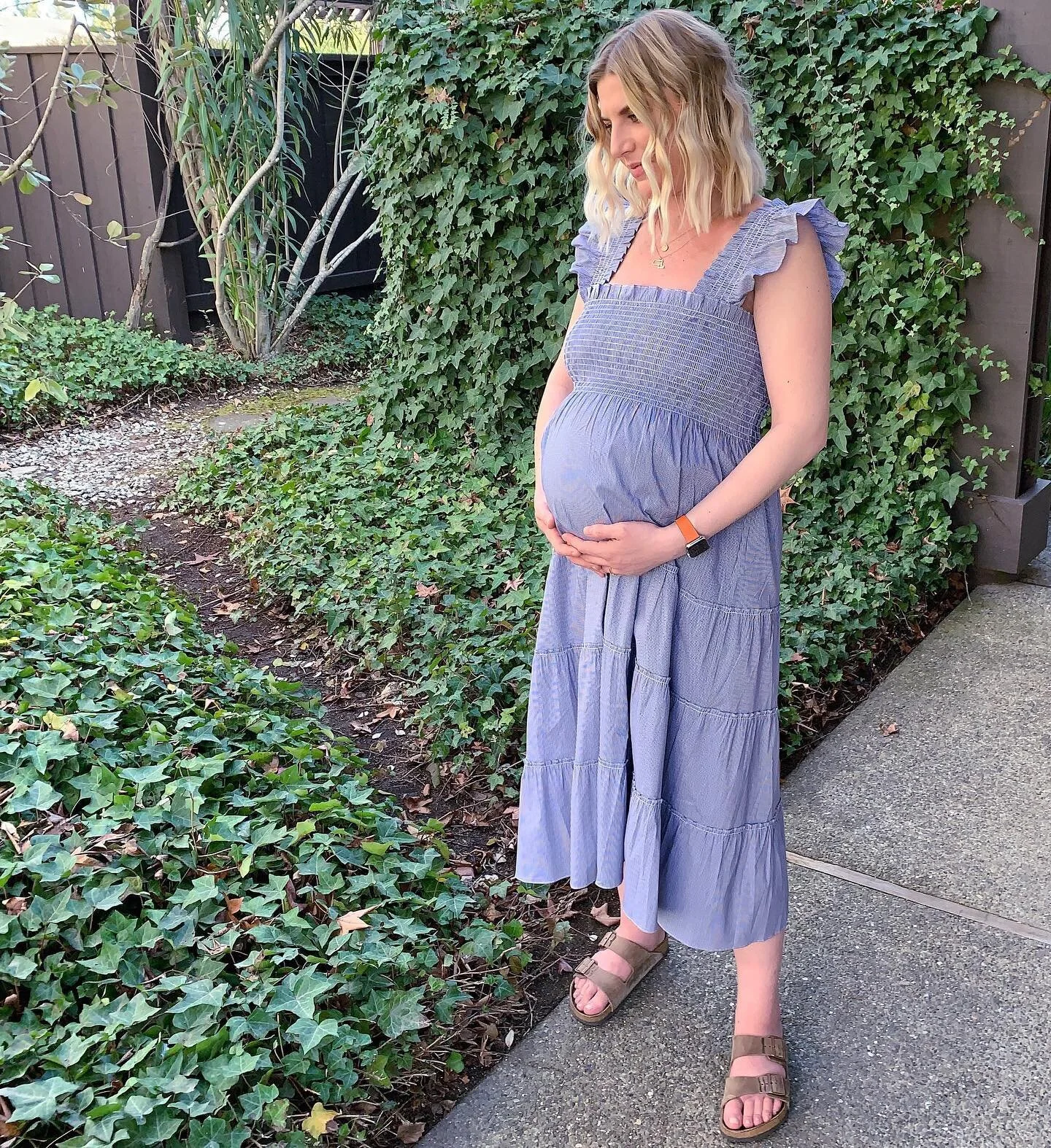 Nap dresses are all that fit me right now 🤰🏼 #35Weeks #Pregnant #OOTD #WIW #NapDress #HillHouse #Birkenstock #Hermes #AppleWatch #InstaFashion #FashionBlogger #RegalSiegel