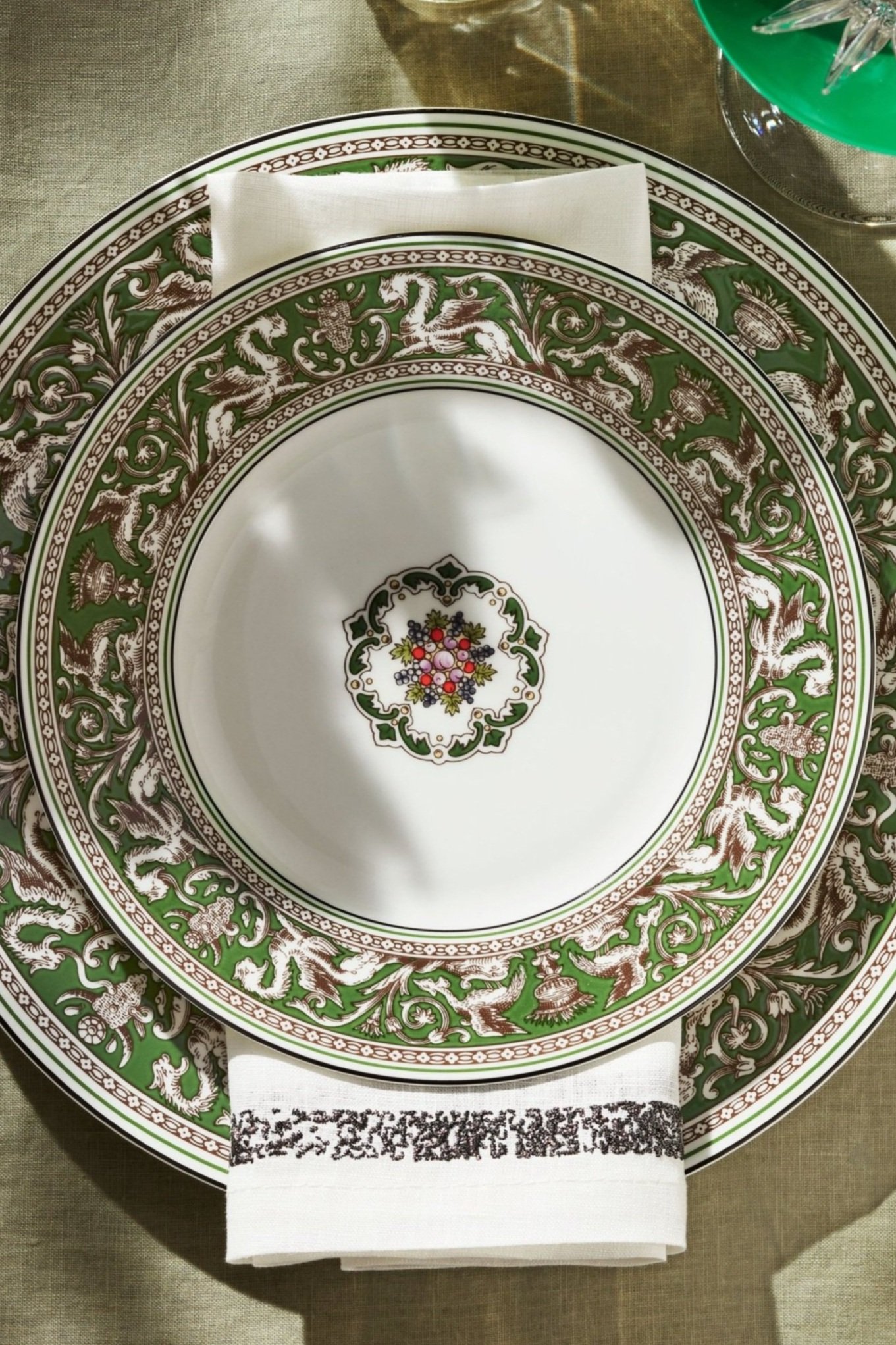 060624_2024%252B_SEPTEMBER_HOME_CATALOG_TABLETOP_WEDGEWOOD_FLORENTINE_GREEN_EDITORIAL_KM_0057-SELECT.jpg
