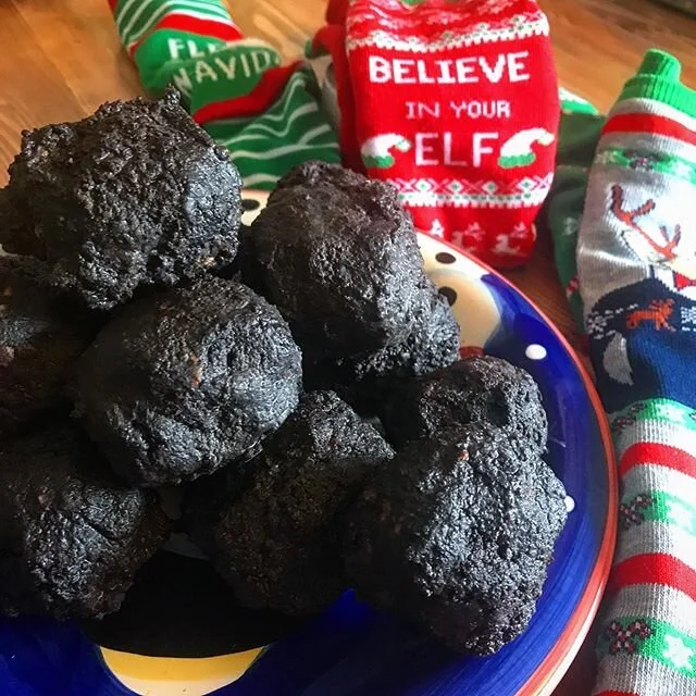 That one time your &ldquo;coal&rdquo; cookies turn out looking like shit.
#justgowithit #holyhorseshit #oopsiedaisy #eatshit #cookieexchangeparty #tbt .
.
.
.
.
.
.
.
.
.
.
#christmascookies2018 #christmascookieswap #uniquecookies #holidaycookies #ho