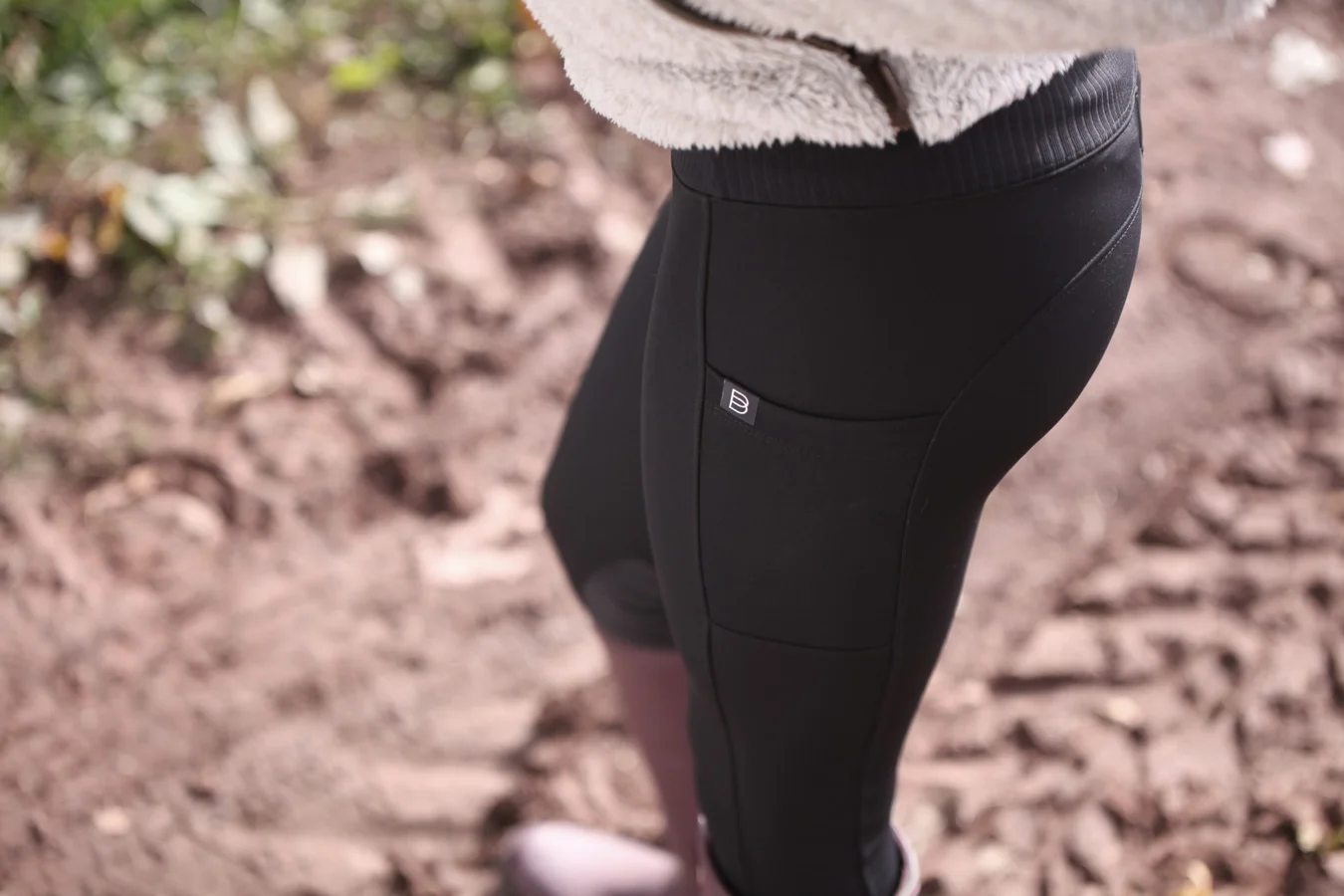 EASY ACCESS MESH PHONE POCKETS