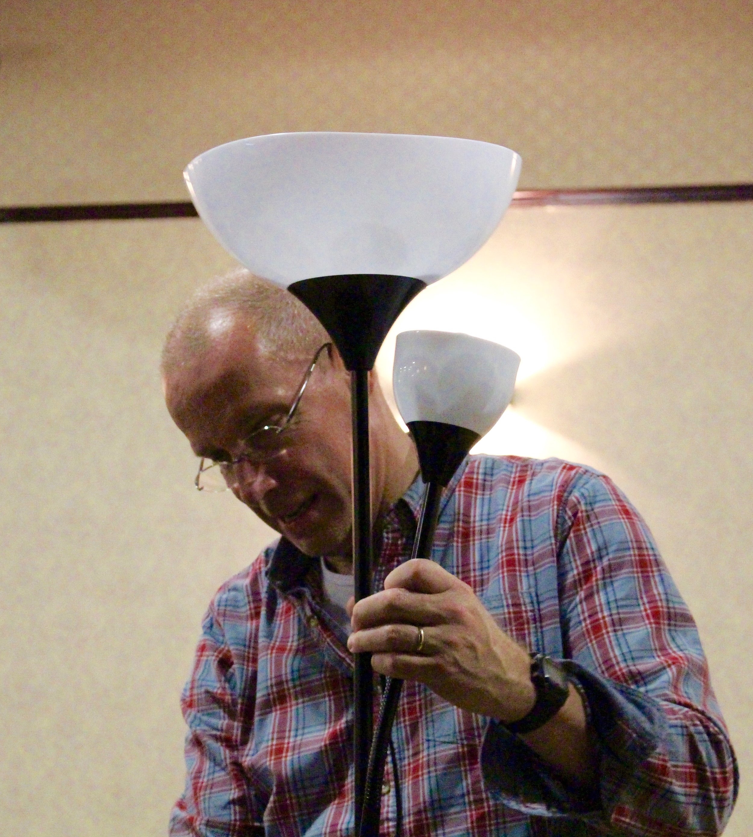 Homy vibes on stage, thanks for the nice lamps :-)!