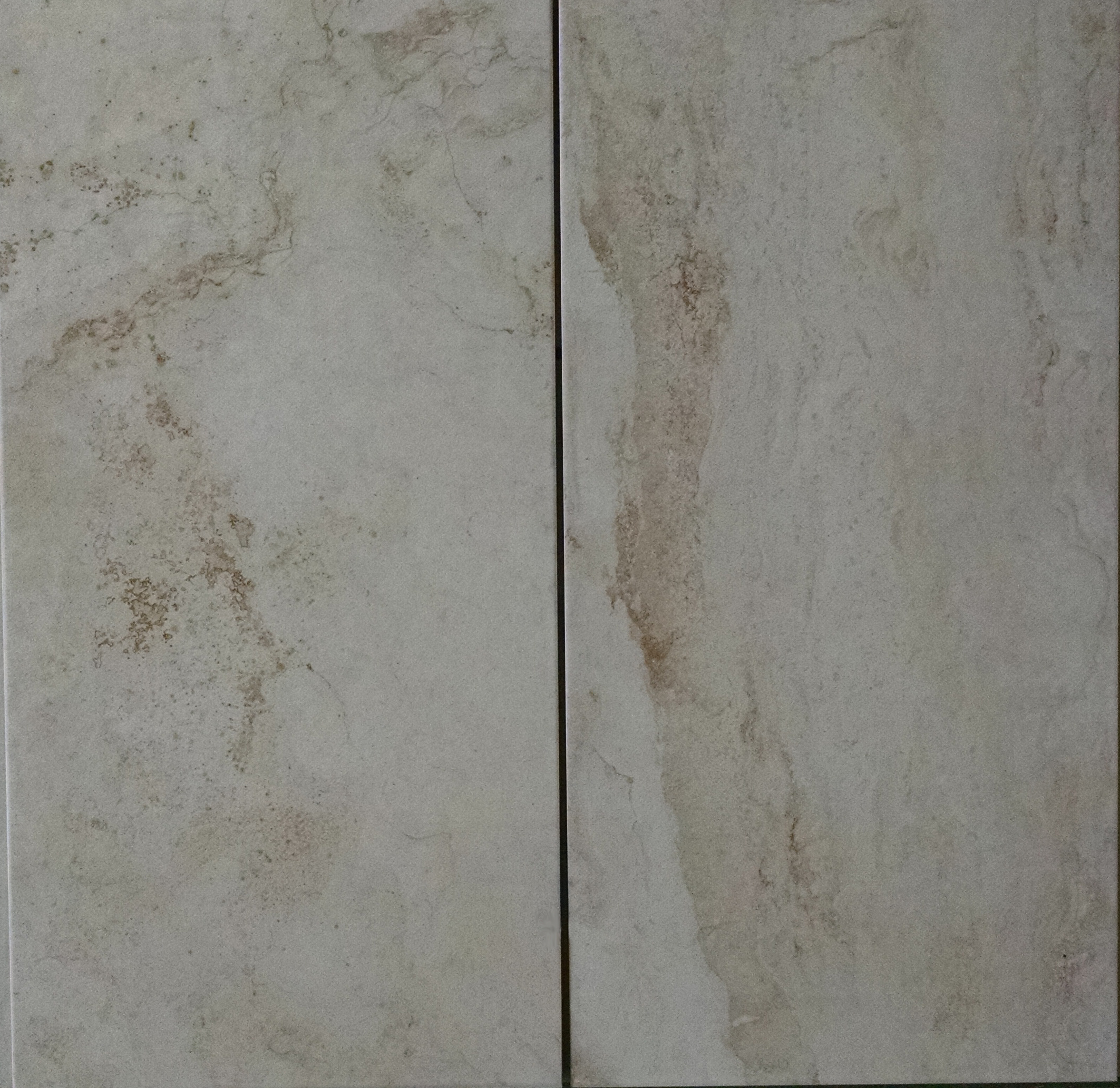 CROSSCUT - 12"X24" BEIGE 8 PC/CTN (15.50 SF); 40 CTN/PLT