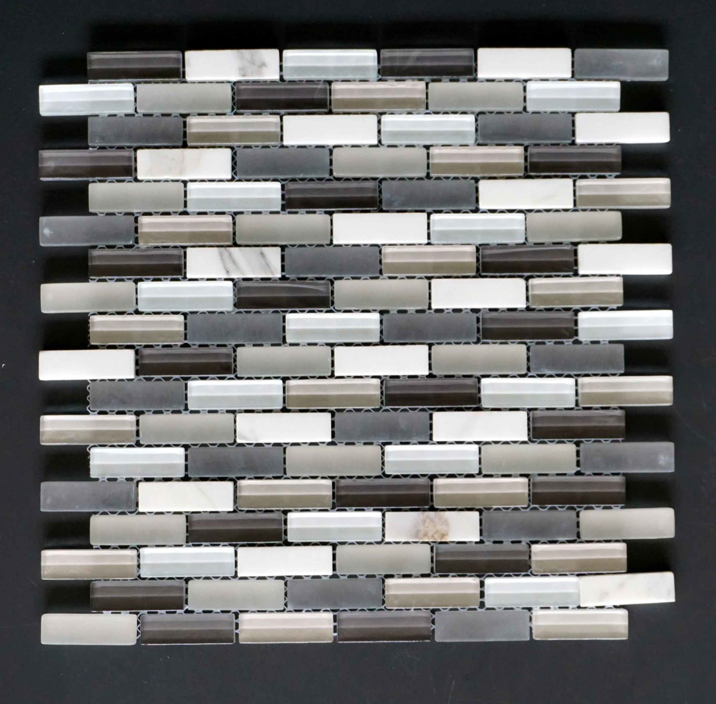 MANHATTAN GREY BRICK 5/8"X2" 11 PC/CTN (10.76 SF); 72 CTN/PLT