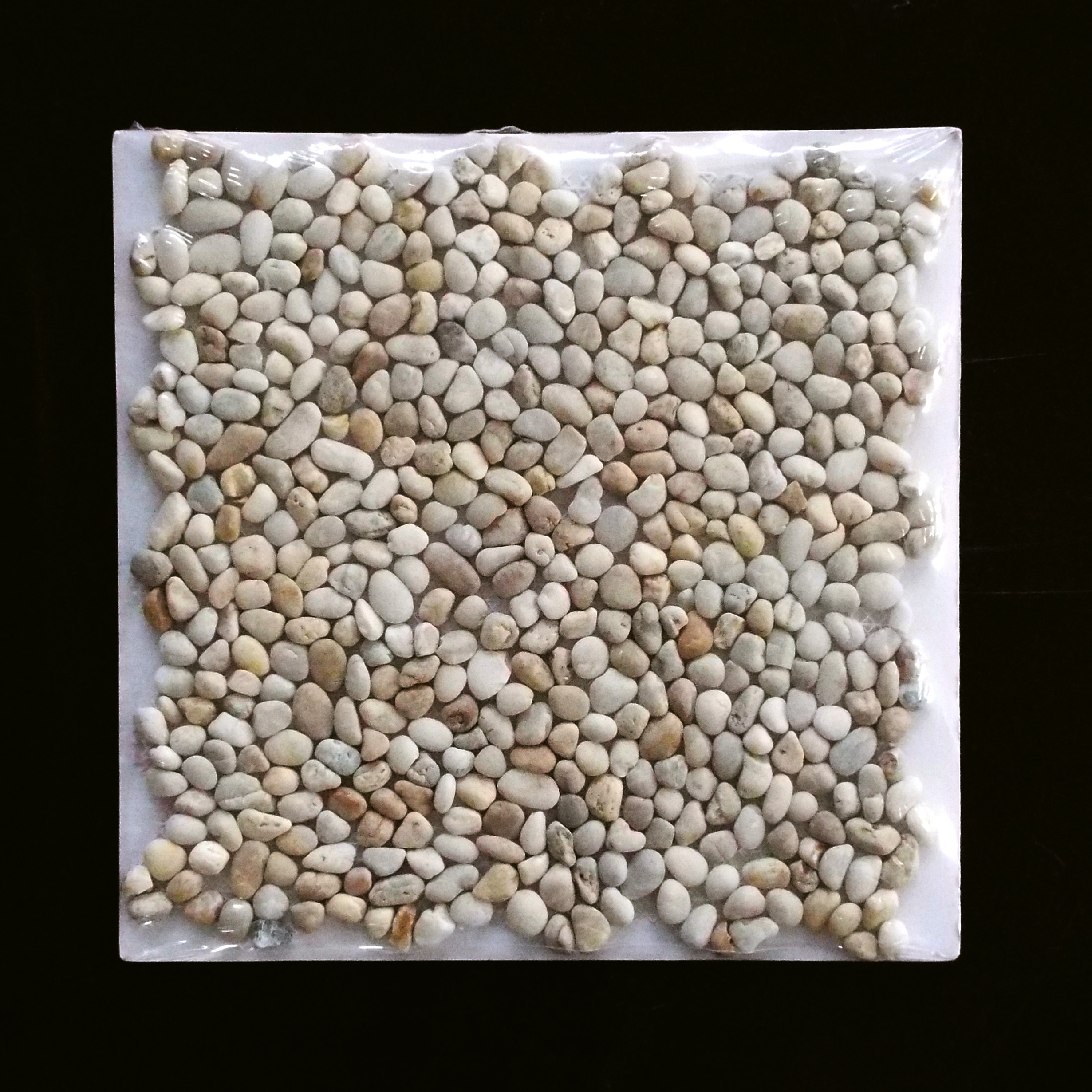 PEBBLE MINI - TRICOLOR 11 PC/CTN (10.76 SF); 50 CTN/PLT * Each sheet is individually wrapped.
