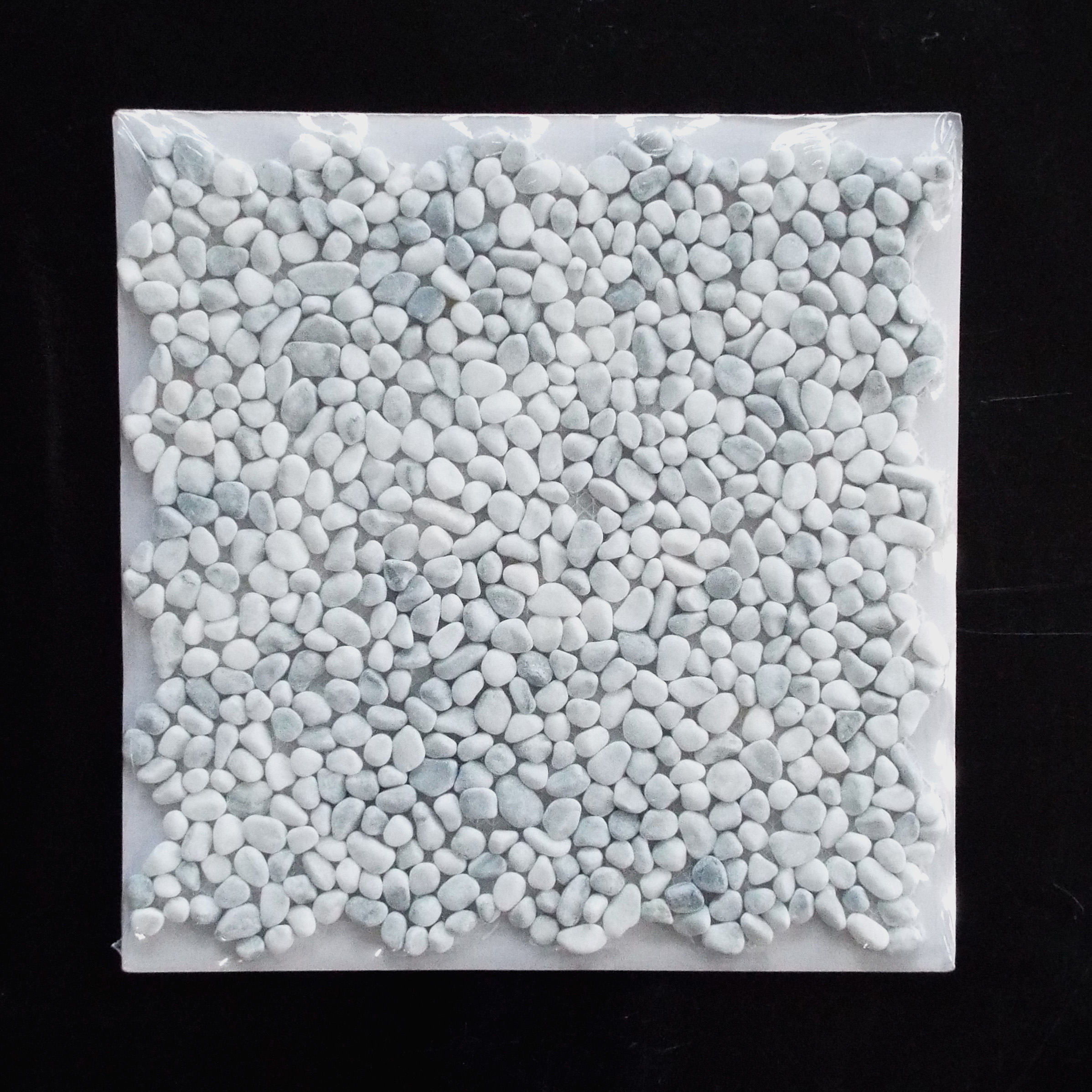 PEBBLE MINI - WHITE 11 PC/CTN (10.76 SF); 50 CTN/PLT * Each sheet is individually wrapped.
