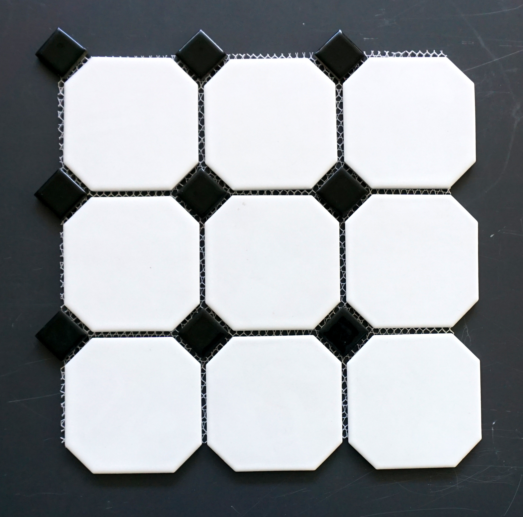 OCTM 518 - 4" M. White w/ S. Blk Dot 25 PC/CTN (26.03 SF); 36 CTN/PLT