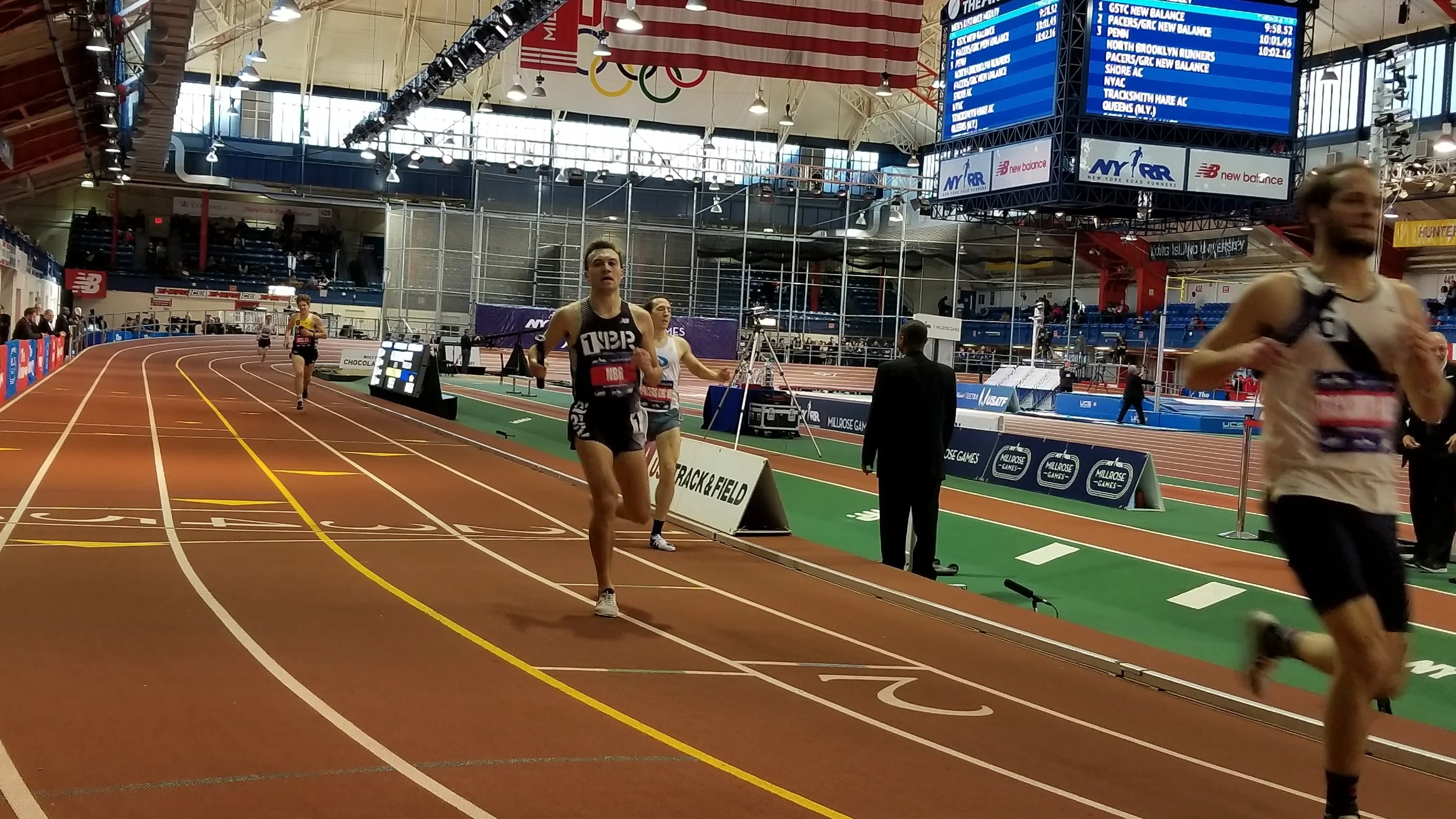 Alex Hoyt finishing the 1600m anchor leg