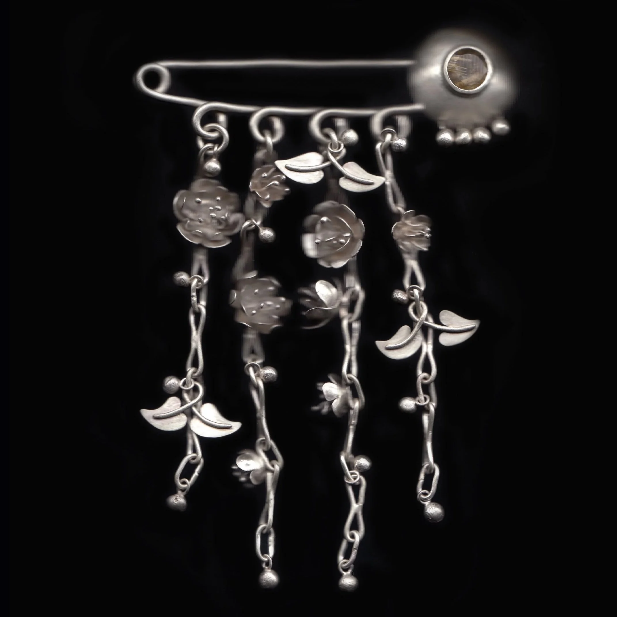 04.04.6_+Hanging+garden+brooch+2.jpg