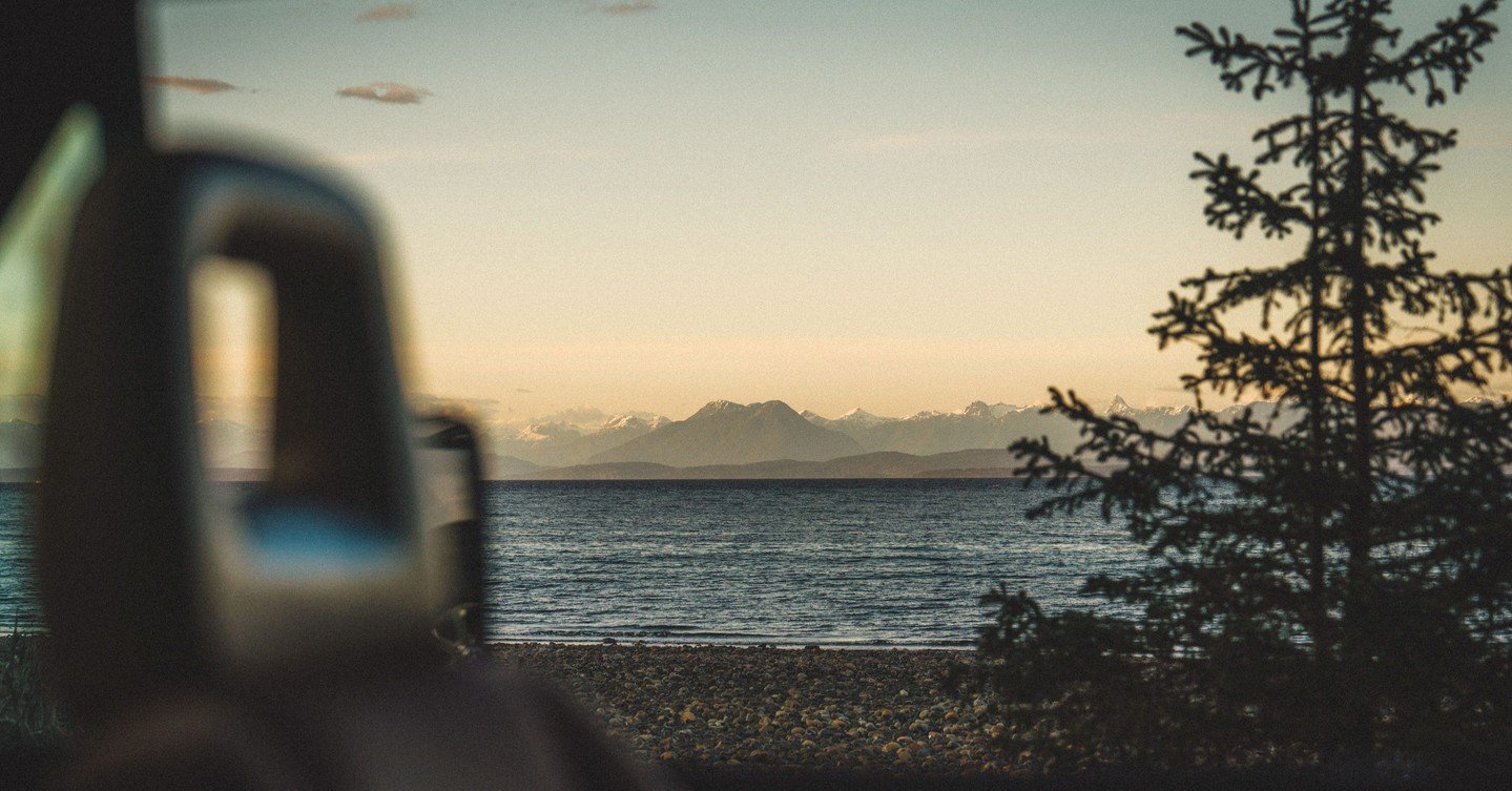 Imagine ending the longest day of the year with views like this. 🌅🚐
Golden hour by the ocean, dinner by the campfire, and nowhere you have to be.
ㅤ
Don&rsquo;t let summer nights pass you by&mdash;book your van now and make the most of every sunset.