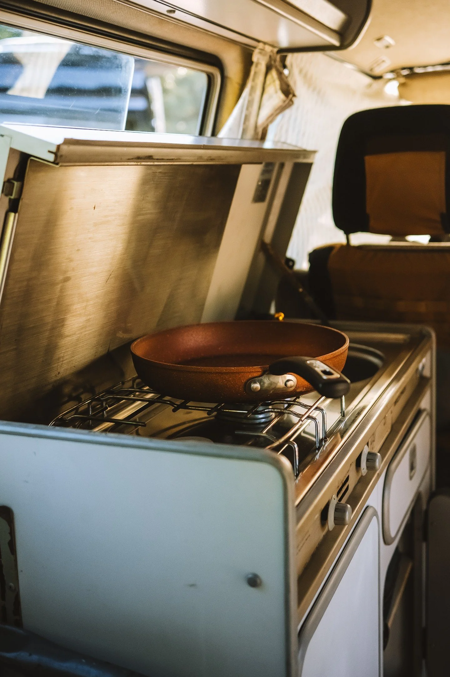 Van life is amazing &mdash; but it&rsquo;s not one-size-fits-all (and that&rsquo;s okay).
ㅤ
Perfect for:
Curious explorers who love finding hidden gems
Go-with-the-flow travelers who don&rsquo;t mind a scenic detour
Coffee-before-conversation people 