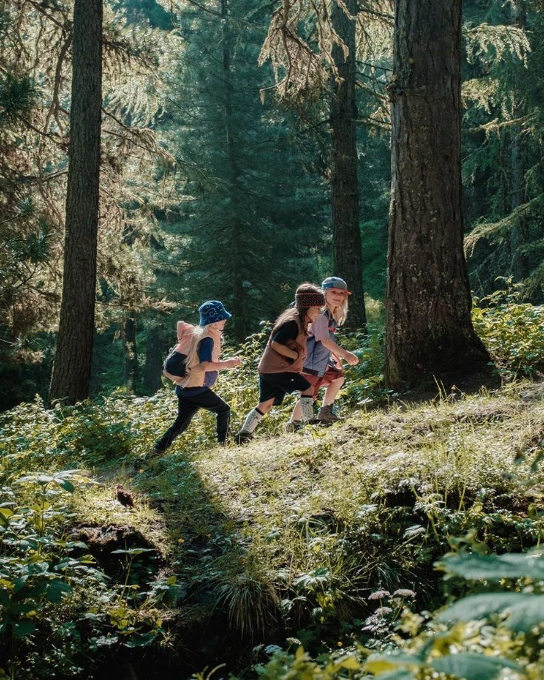 3 easy Vancouver Island stops kids actually *lose their minds over* 👇🌲
ㅤ
1. River floats on hot summer days
Cold snacks. Warm sun. Zero complaints for at least 45 minutes. Legendary parenting moment.
ㅤ
2. Beach stops that turn into &ldquo;just five