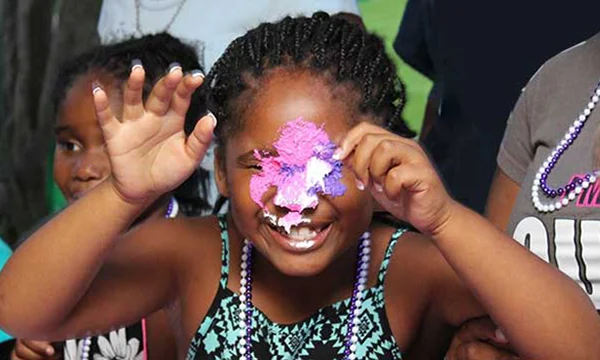 Birthday frosting all over the face FTW! Photo courtesy of Birthday Wishes.