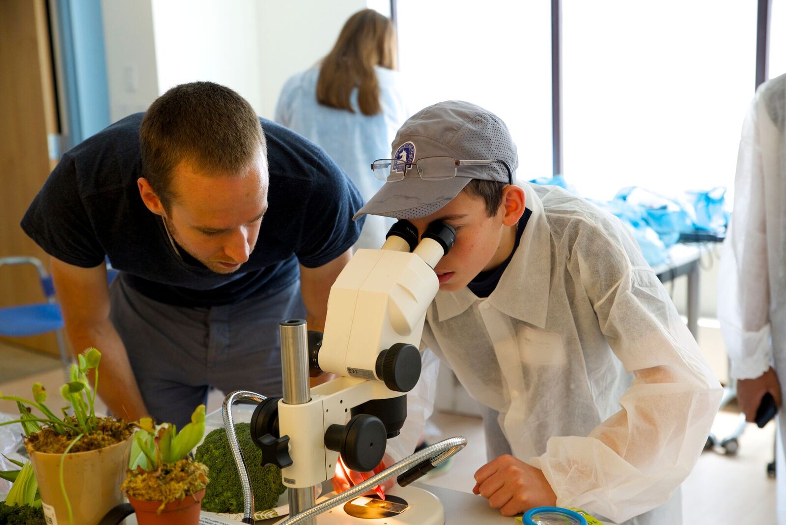 Science From Scientists partners with elementary and middle schools to benefit students in its target population of grades 3 through 8.