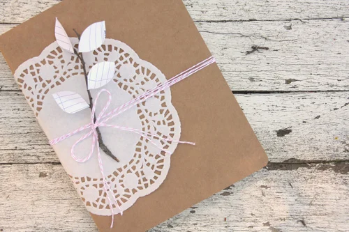 Creative kraft paper wrapping ideas: doilies