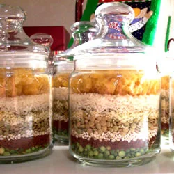 Easy homemade gift: soup in a jar