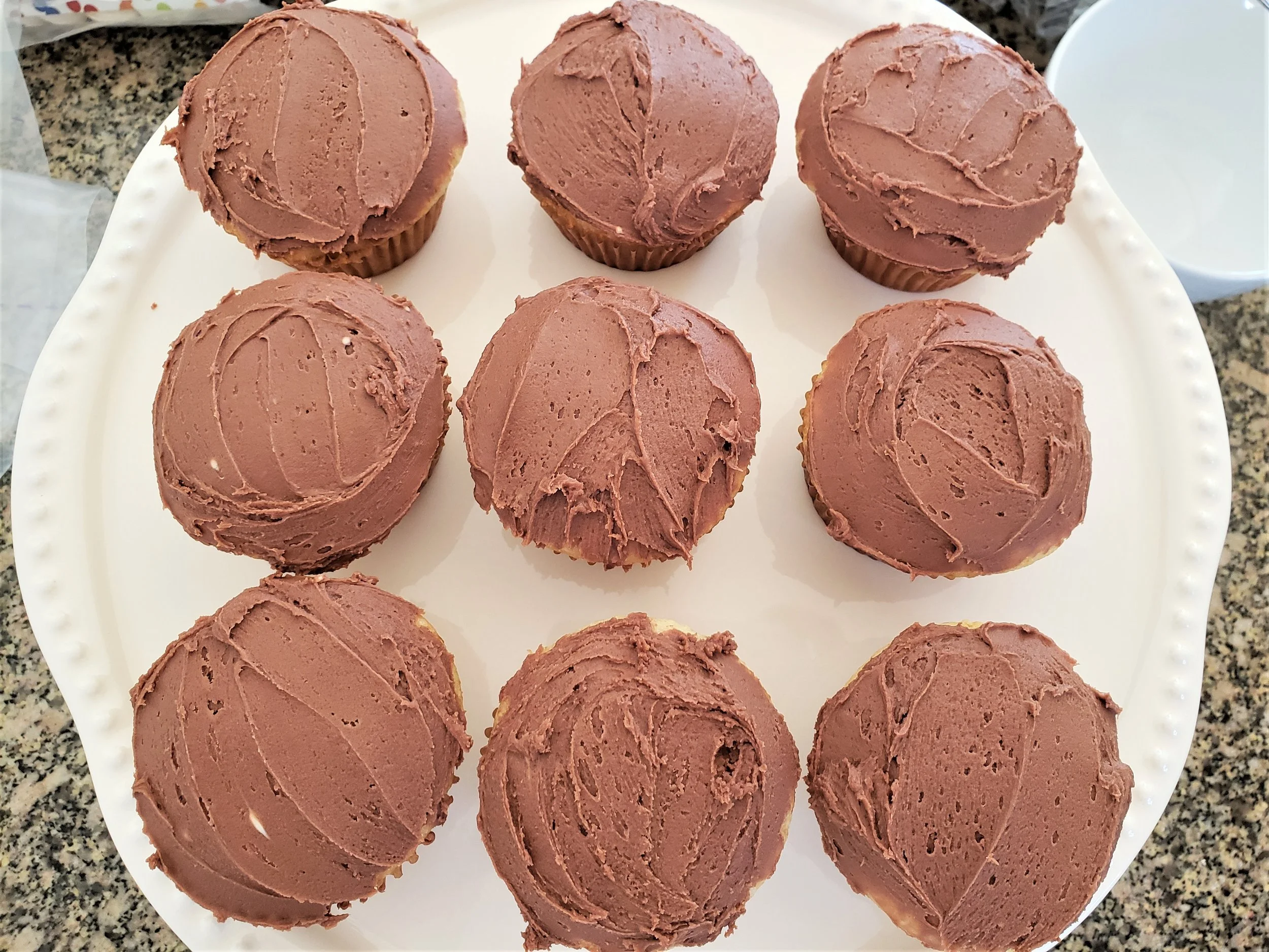 Owl tree cupcake cake: chocolate frosting base