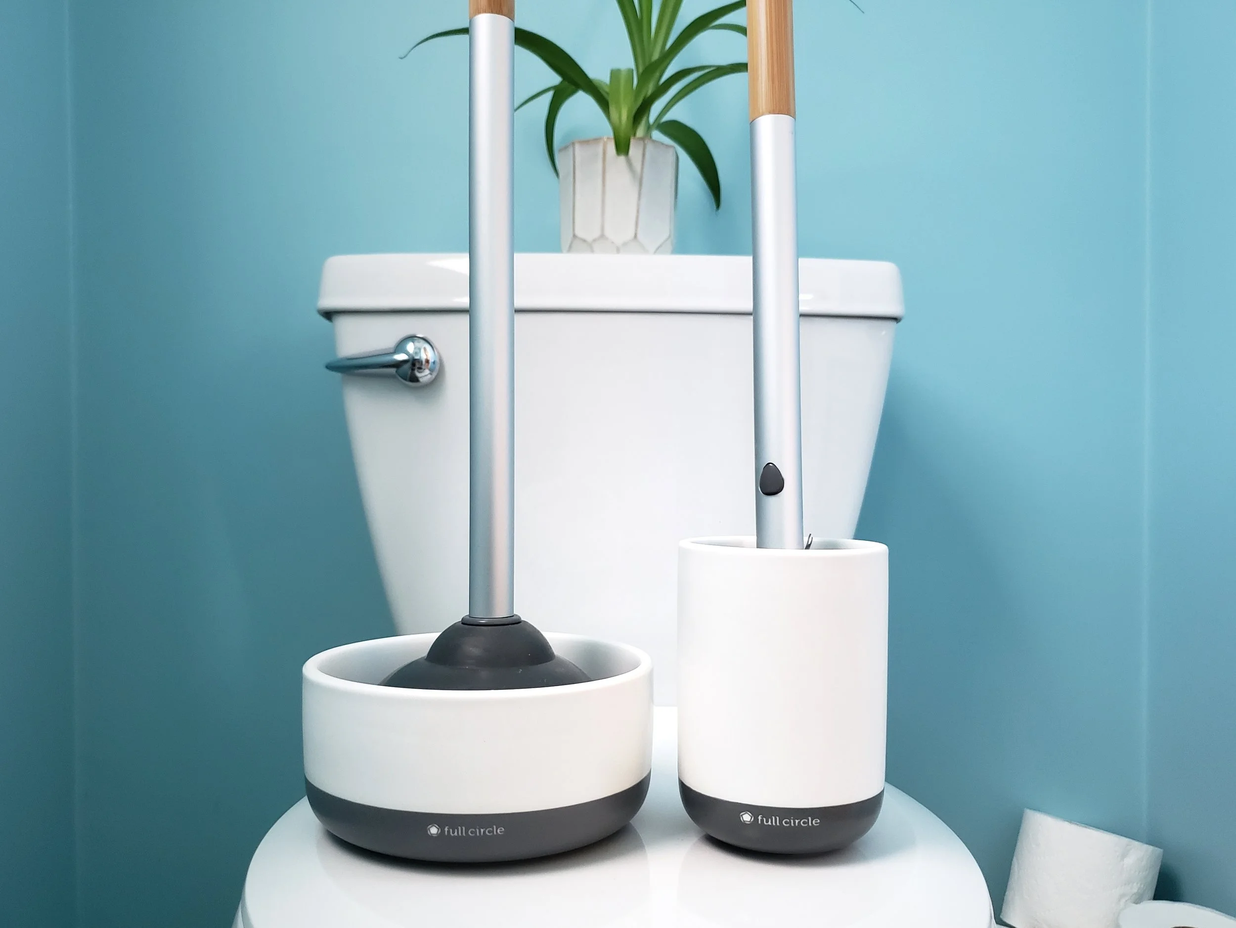 Wait, what? There’s such a thing as a stylish toilet brush and plunger? YUP.