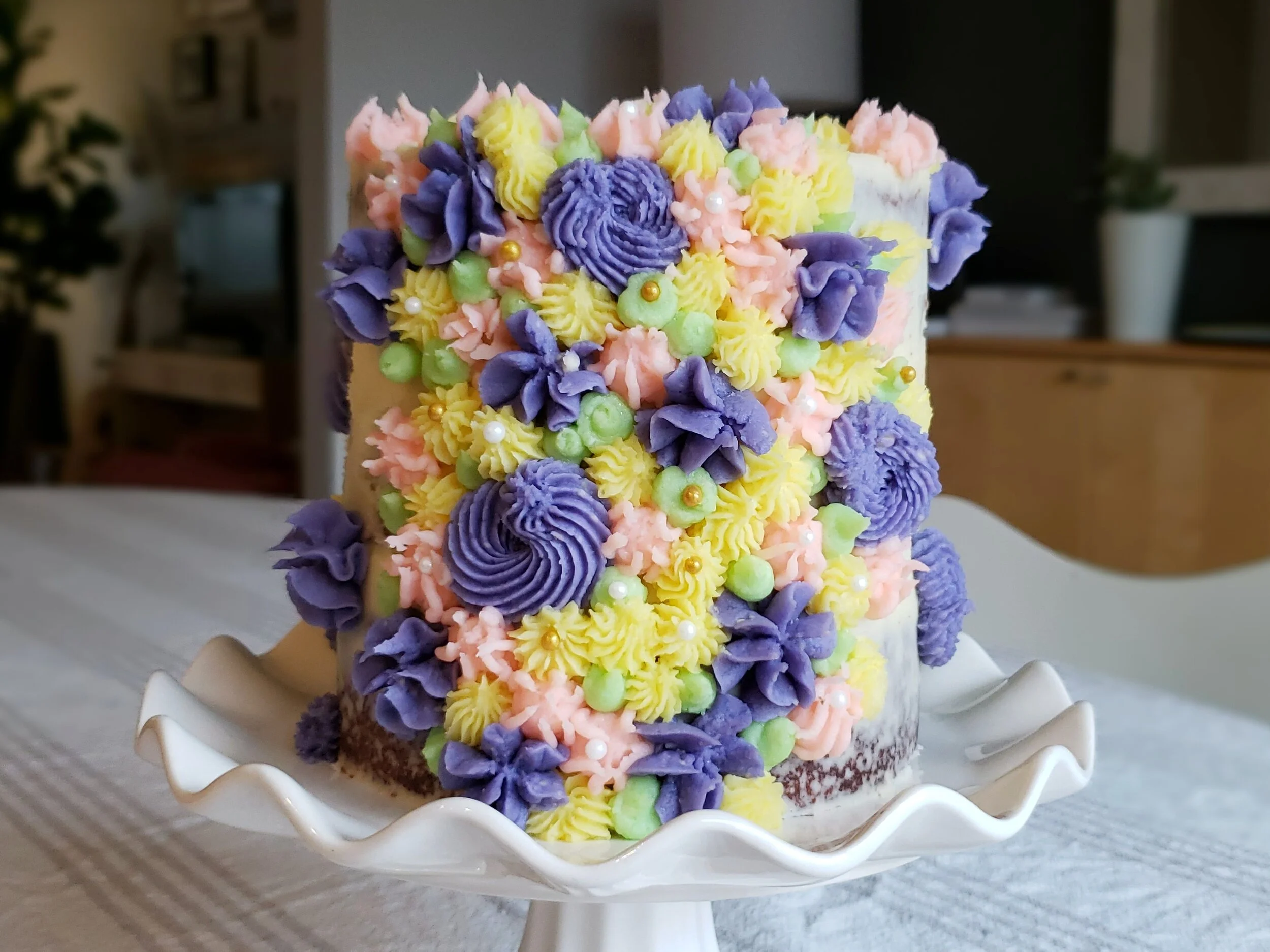 How To Create A Fancy Looking Cake with Easy Piping