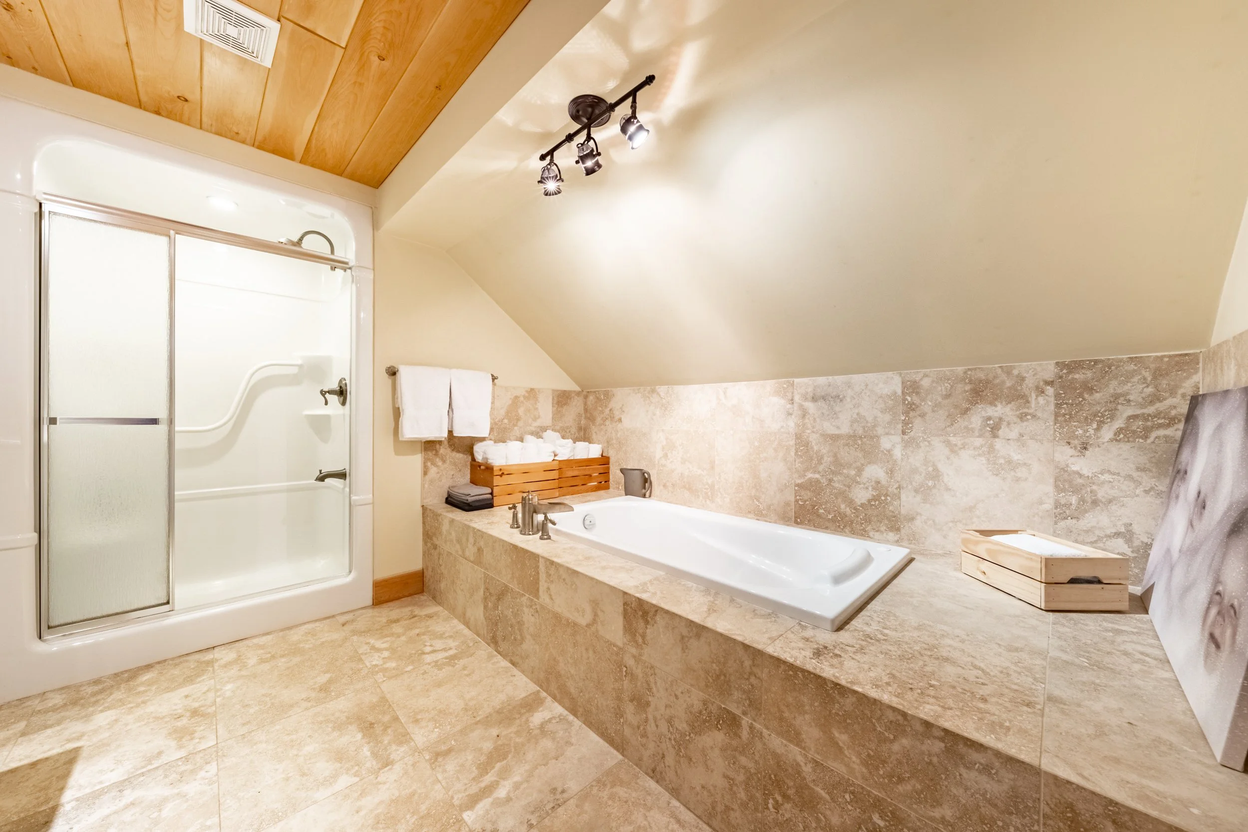 70 2029 Little Hawk Lake Rd, Algonquin Highlands.jpg