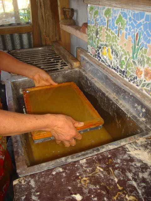 papermake-papermaking-640x480.jpg