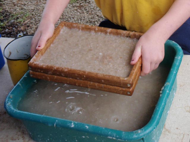 papermaking-kidscanmakebeautifulpaper-640x480.jpg