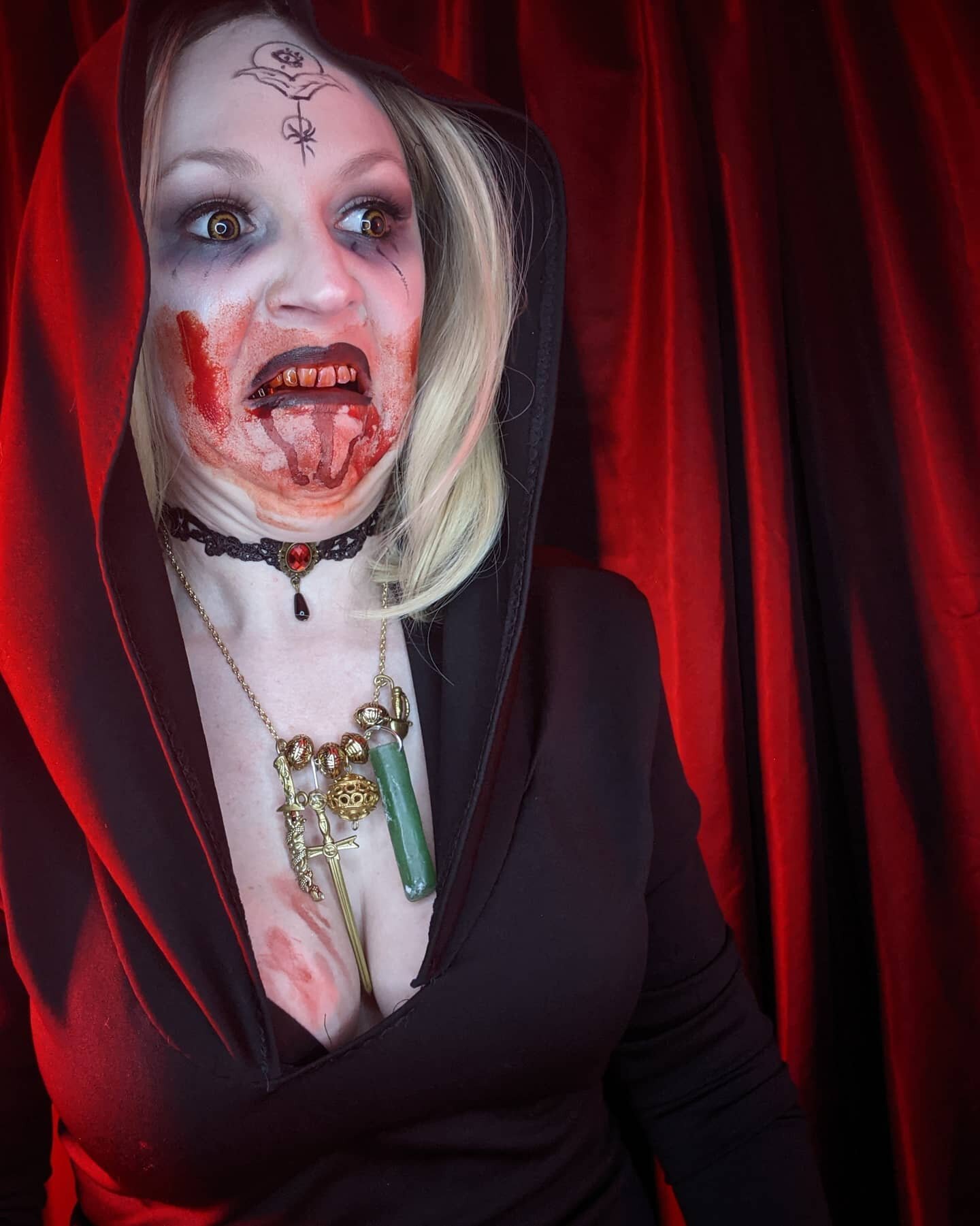 Daniela...The derp edition.
Probably the same face the characters would make knowing everyone's simping hard for them. 
NECKLACES FOR SALE IN BIO
OF content coming soon, link also in bio (20% off subs!) 
*
*
*
*
*
*
*
*
*
#cosplay #cosplayer #vampire