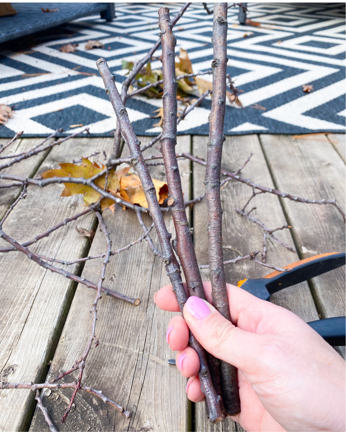 Fall-crafts-for-kids-magical-forest-wands-sticks.png
