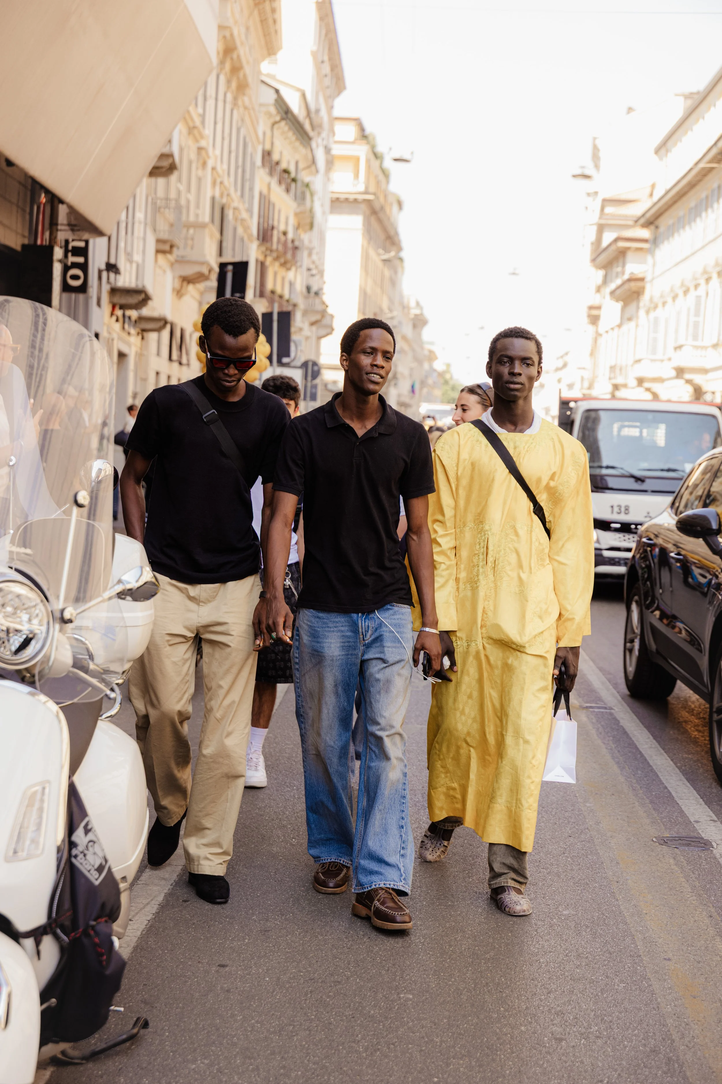 Macoumba-Lo-After-ThomBrowne-2026-06-22-MFWM-SS27-StreetStyle4-MelodieJeng-MEL_0219.jpg
